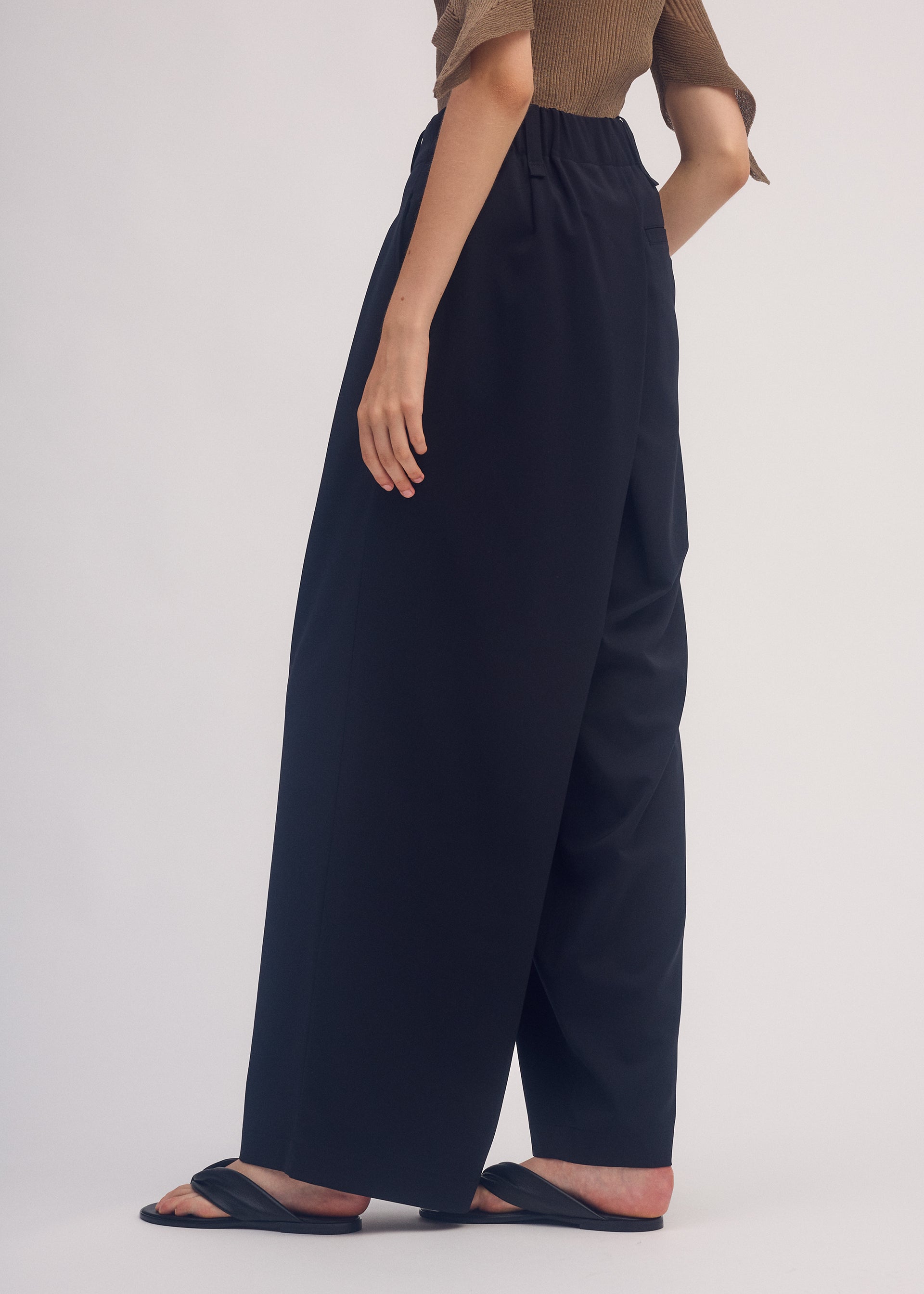 ROUND PANTS、ウィメンズ_パンツ、着用画像3