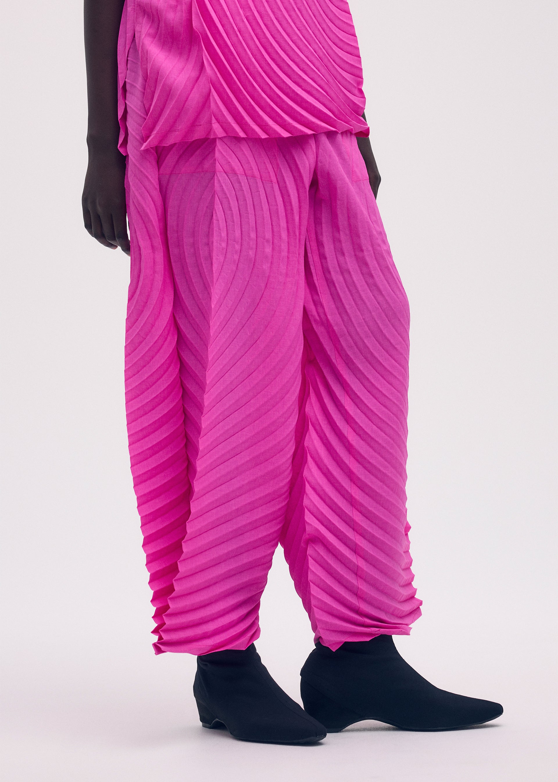 PAPER BAG PLEATS、ウィメンズ_パンツ、着用画像3