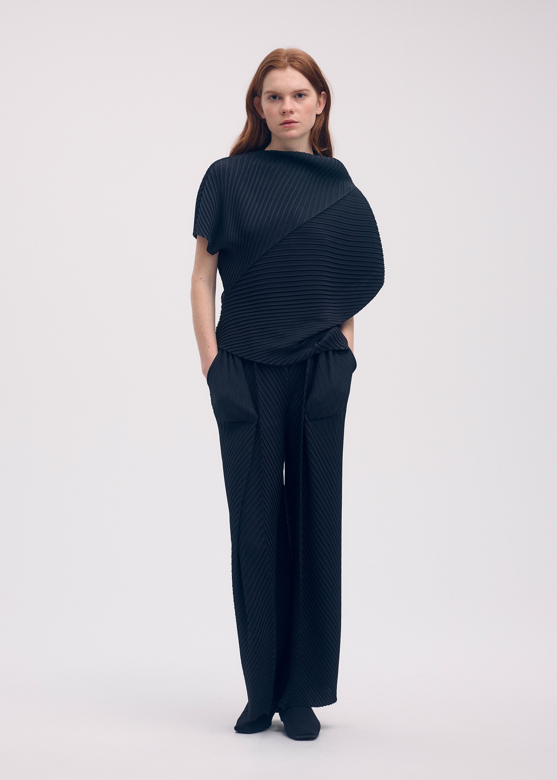 SOFT FOLD PLEATS、ウィメンズ_パンツ、着用画像2