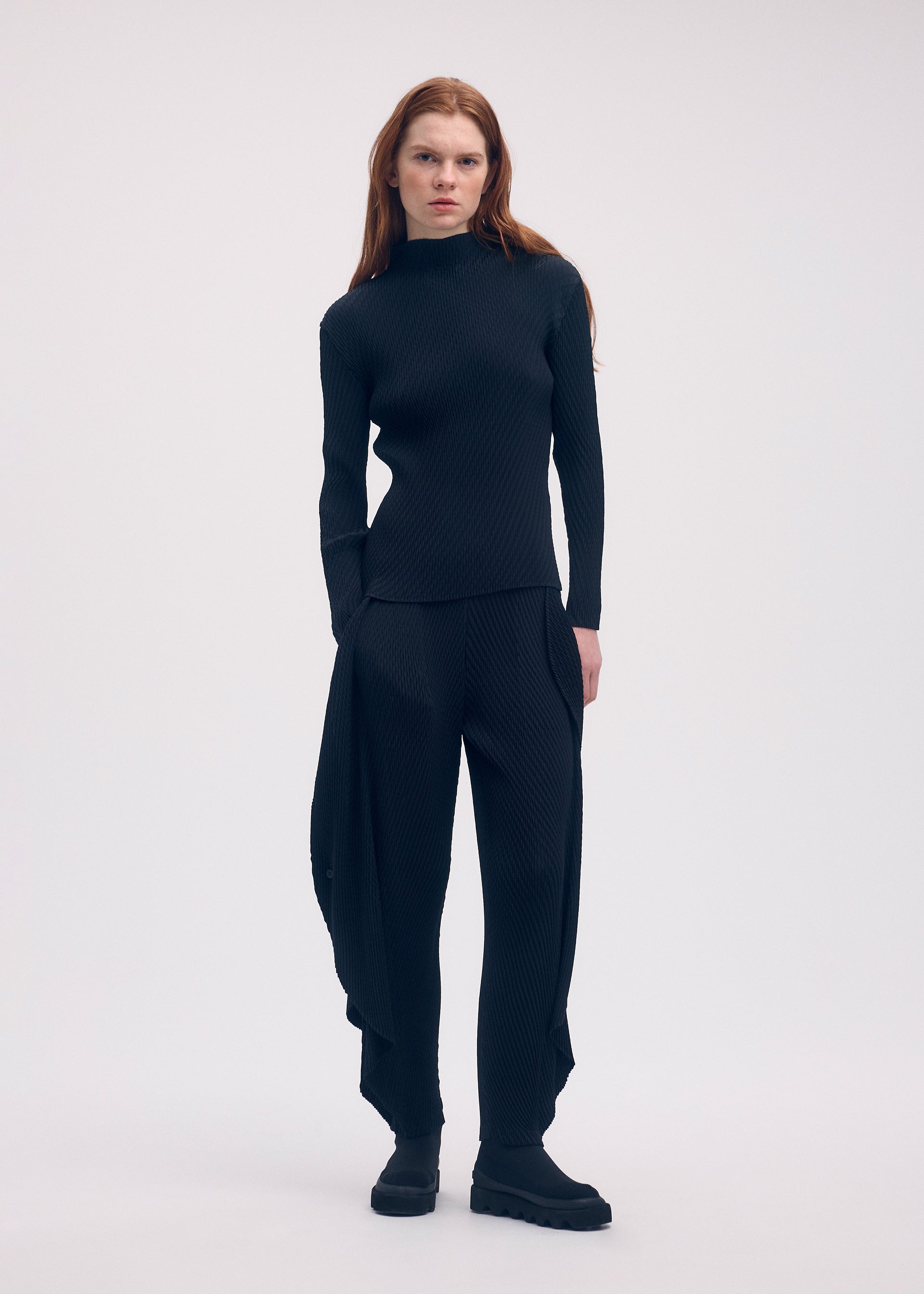 ORBICULAR PLEATS、ウィメンズ_パンツ、着用画像2