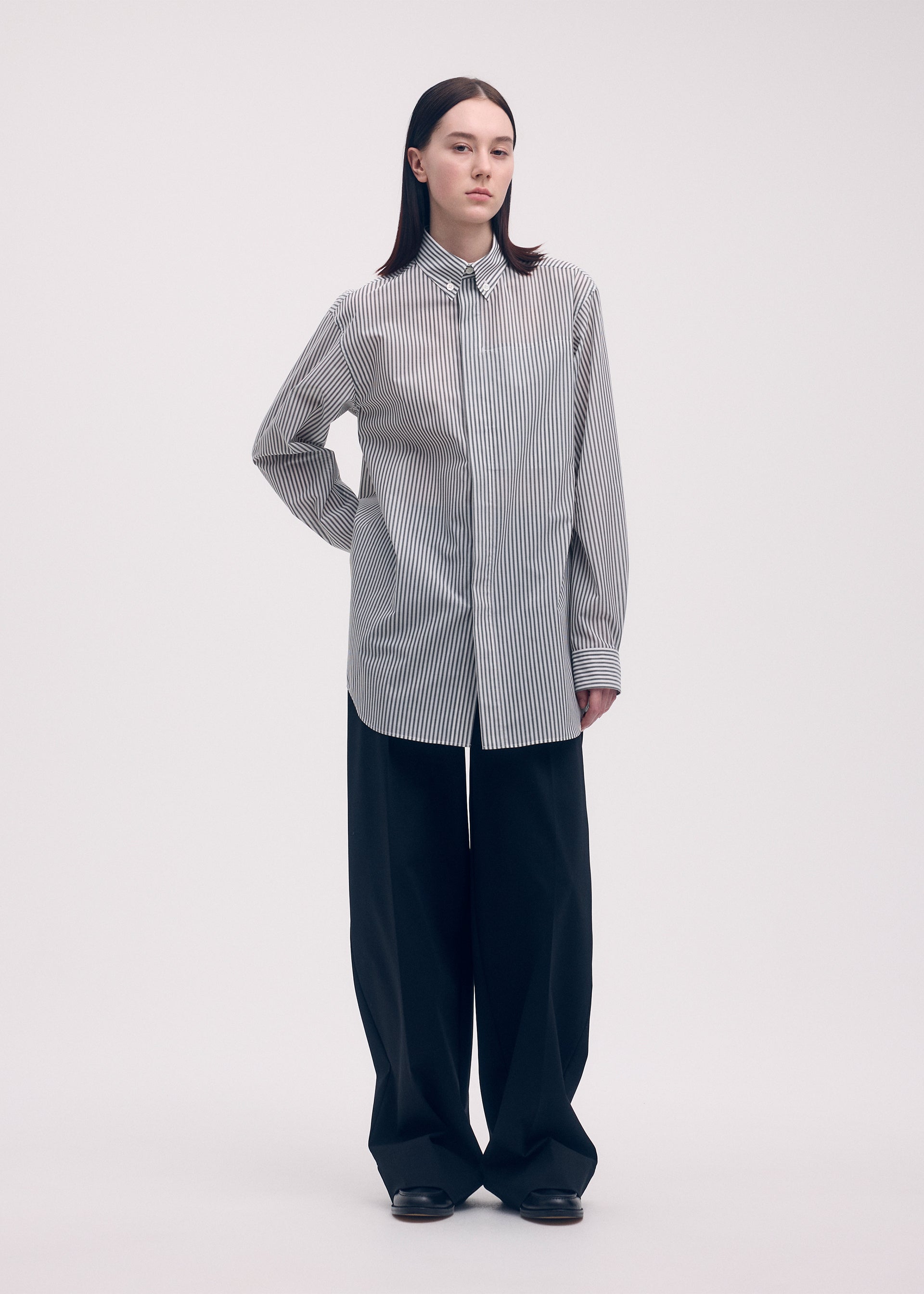 ODD SHIRT (STRIPES)、ウィメンズ_トップス_シャツ、着用画像2