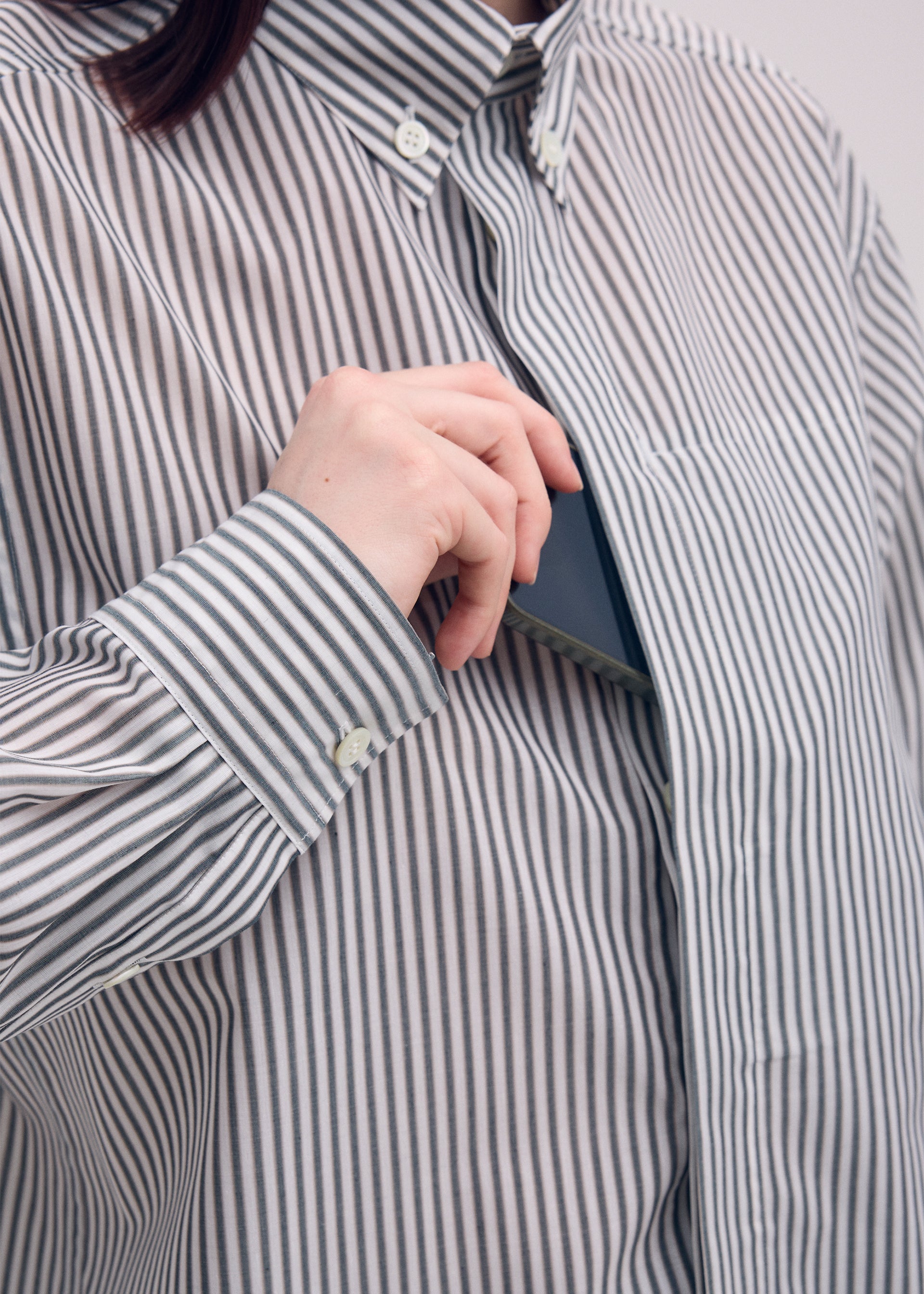 ODD SHIRT (STRIPES)、ウィメンズ_トップス_シャツ、着用画像3
