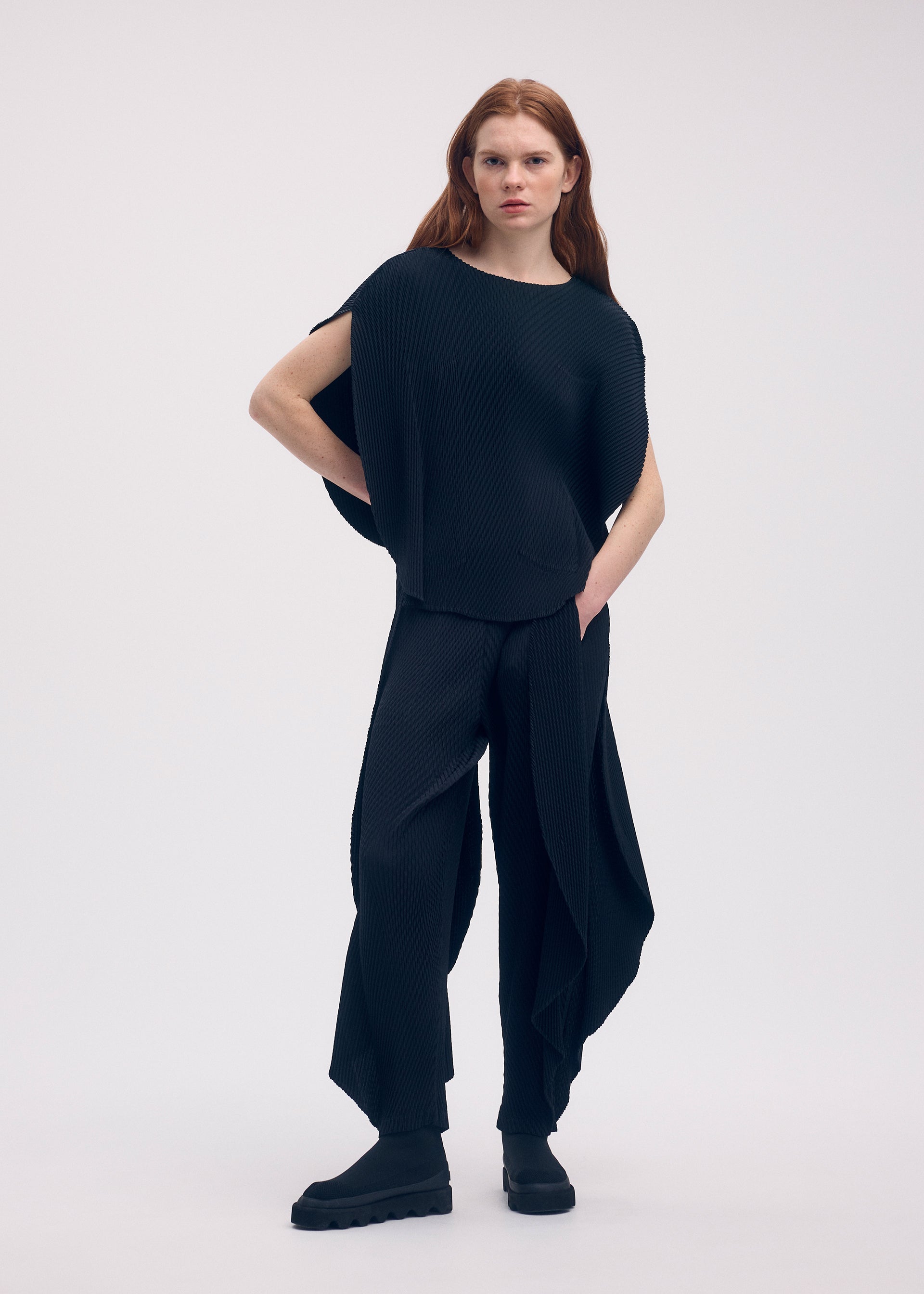 ORBICULAR PLEATS、ウィメンズ_トップス_トップ、着用画像2
