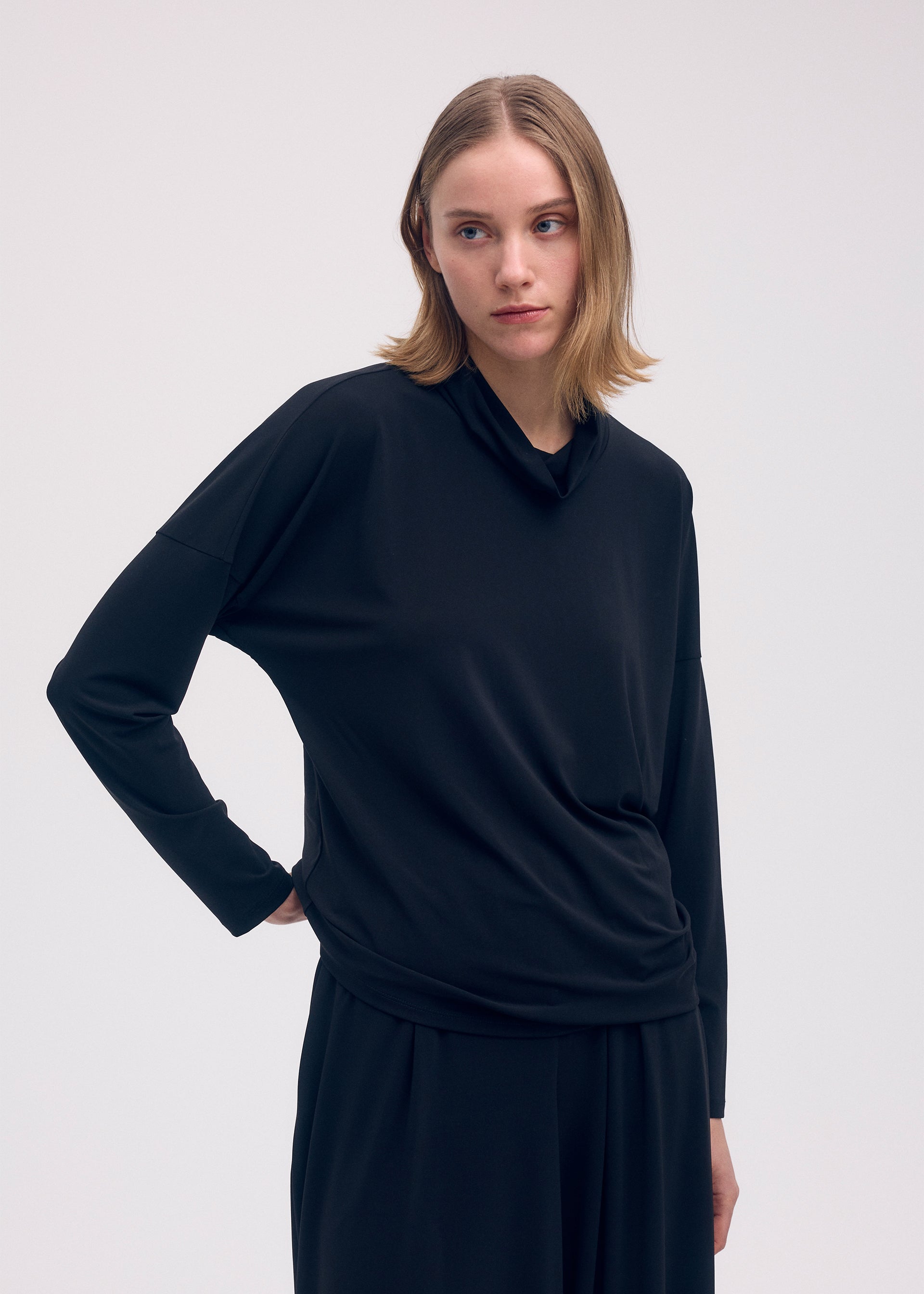 DRAPE JERSEY-58、ウィメンズ_トップス_トップ、着用画像4