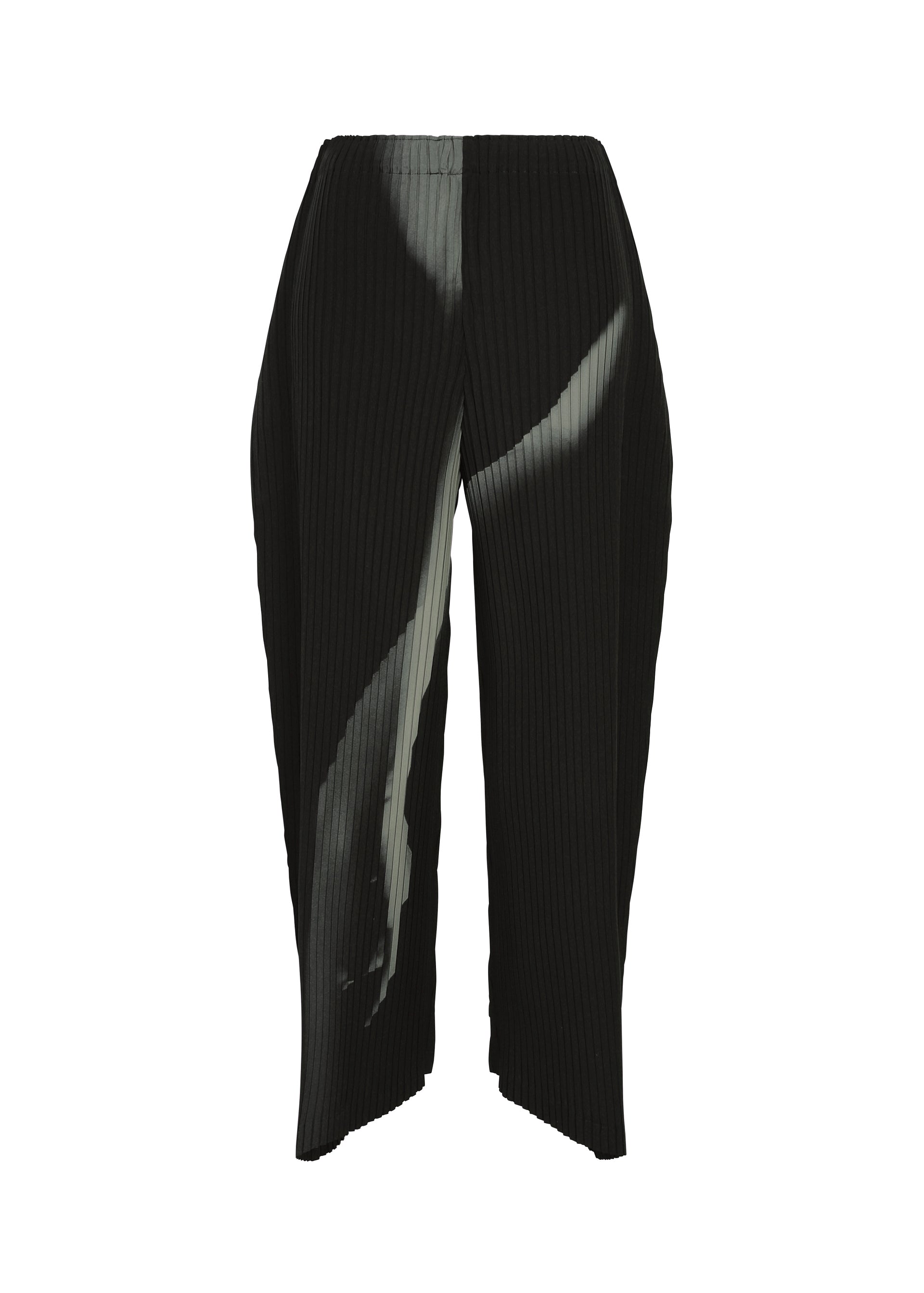 HANDS OF LOVER PLEATS – isseymiyake.com