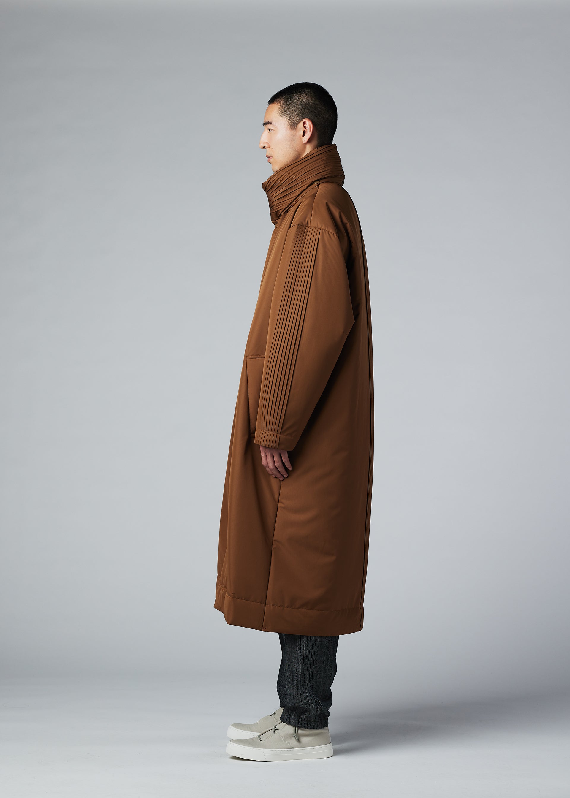 PLEATS PUFFER、メンズ_ジャケット&コート_コート、着用画像2