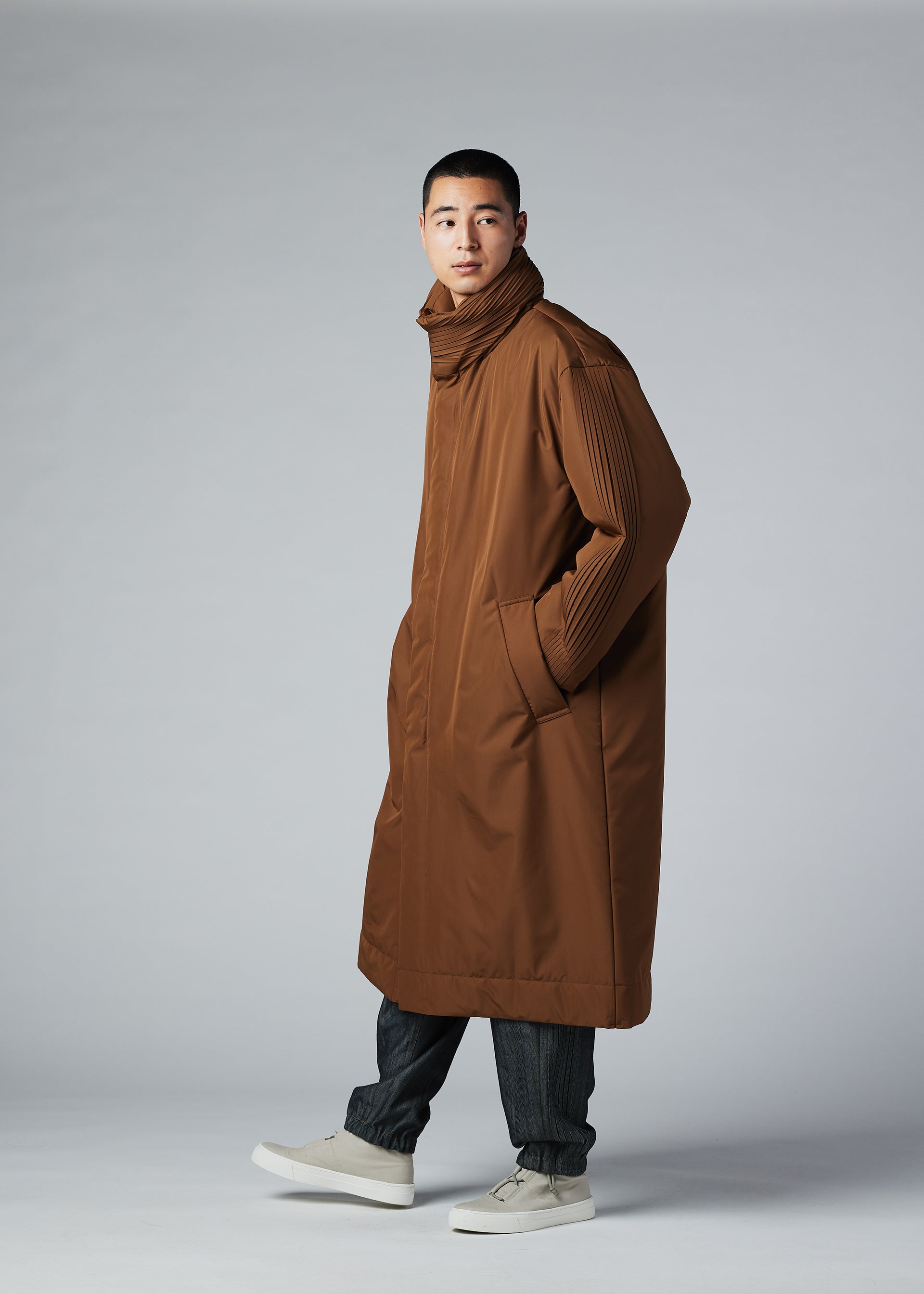 PLEATS PUFFER、メンズ_ジャケット&コート_コート、着用画像4
