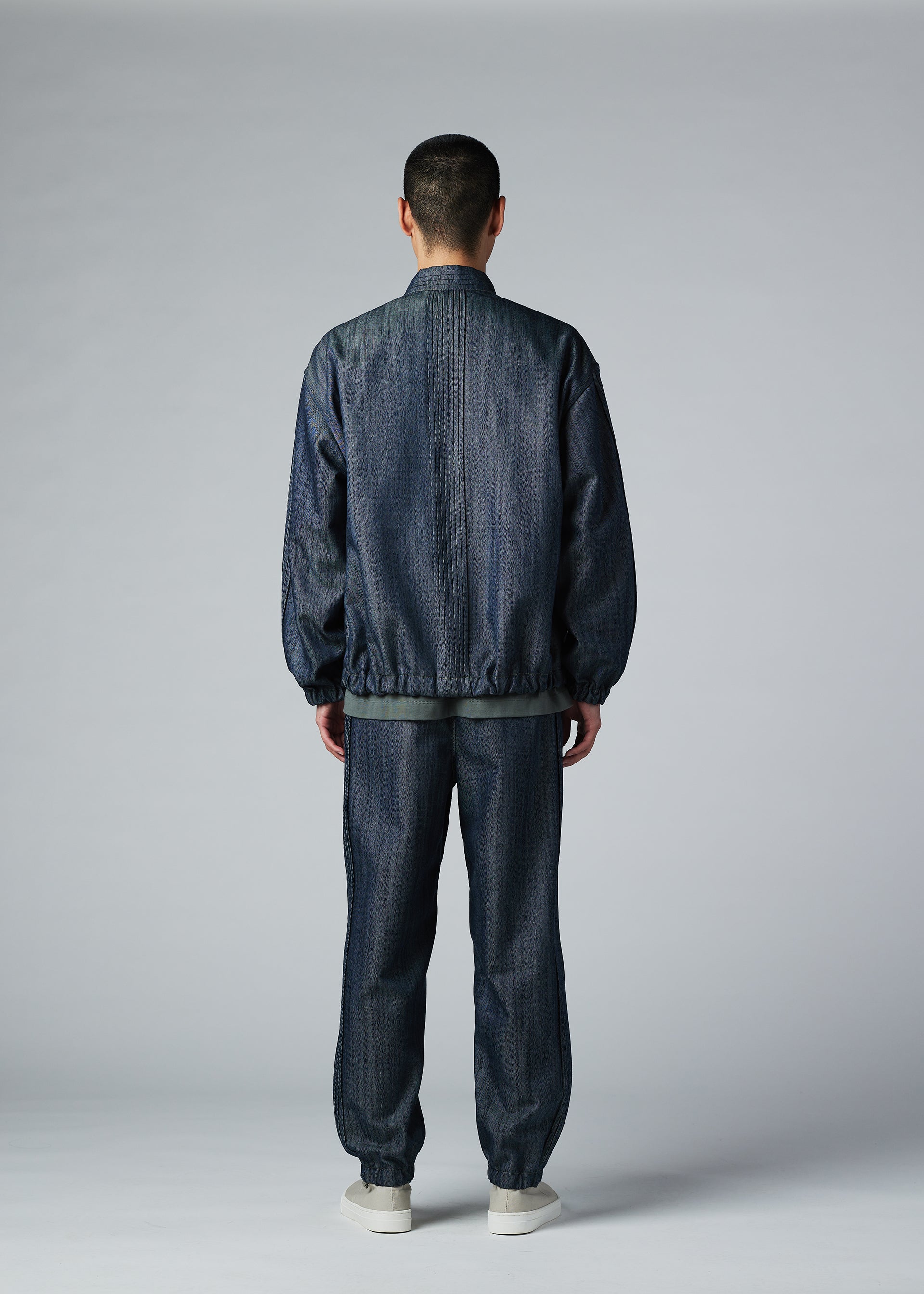 PLEATS DENIM、メンズ_パンツ、着用画像3