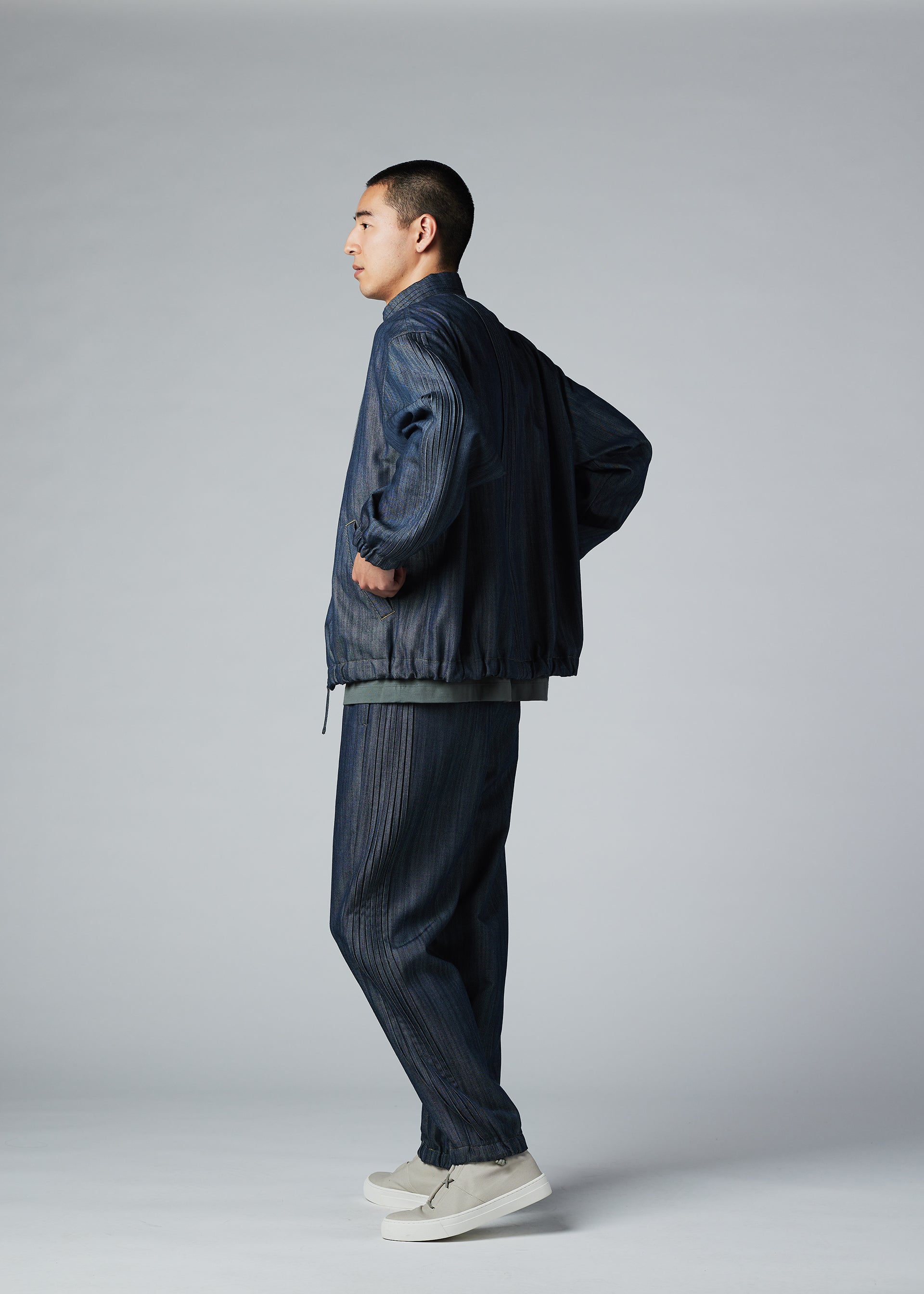PLEATS DENIM、メンズ_パンツ、着用画像4