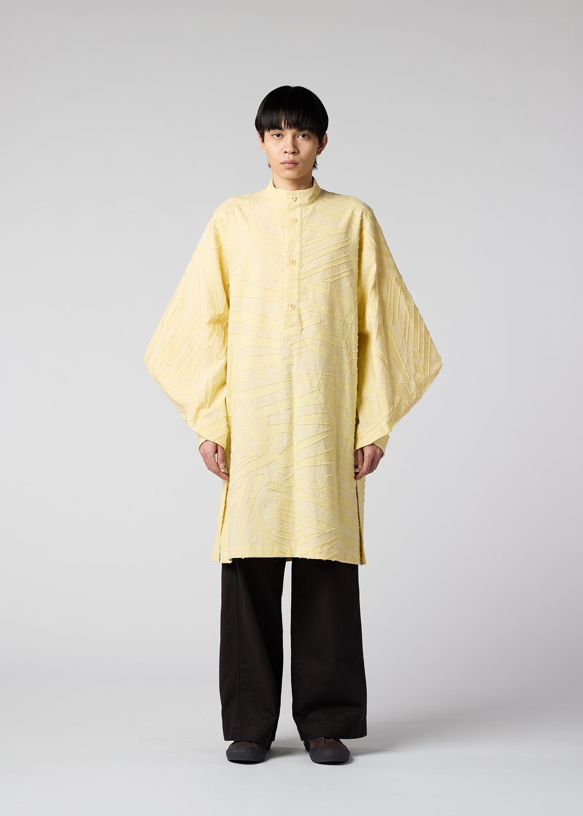GEOMETRY JACQUARD SHIRT、メンズ_トップス_シャツ、着用画像1