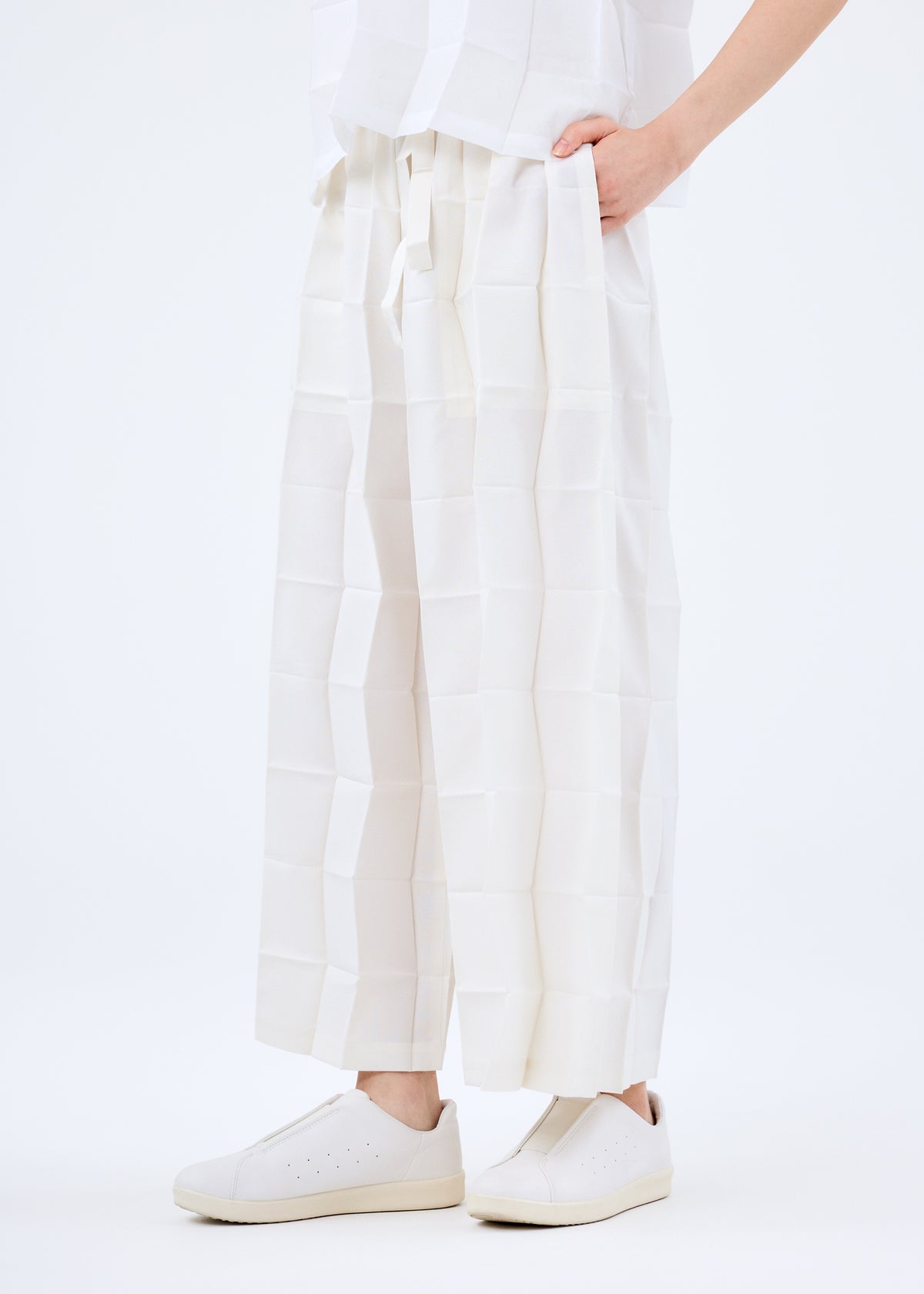 DICE PLEATS BOTTOM、ウィメンズ_パンツ、着用画像3
