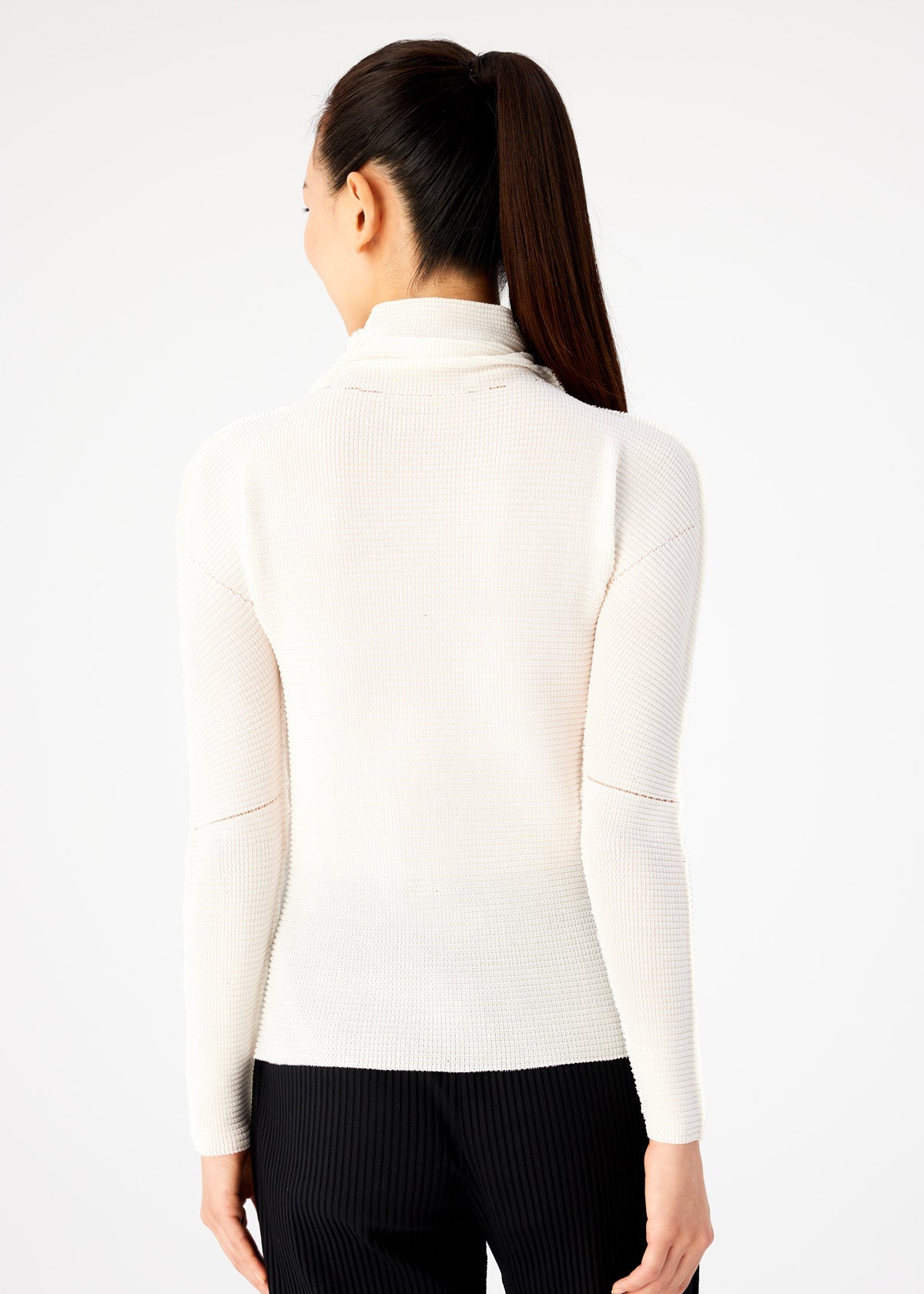 KNIT STRETCH PLEATS, WOMEN Tops Wearing image 2