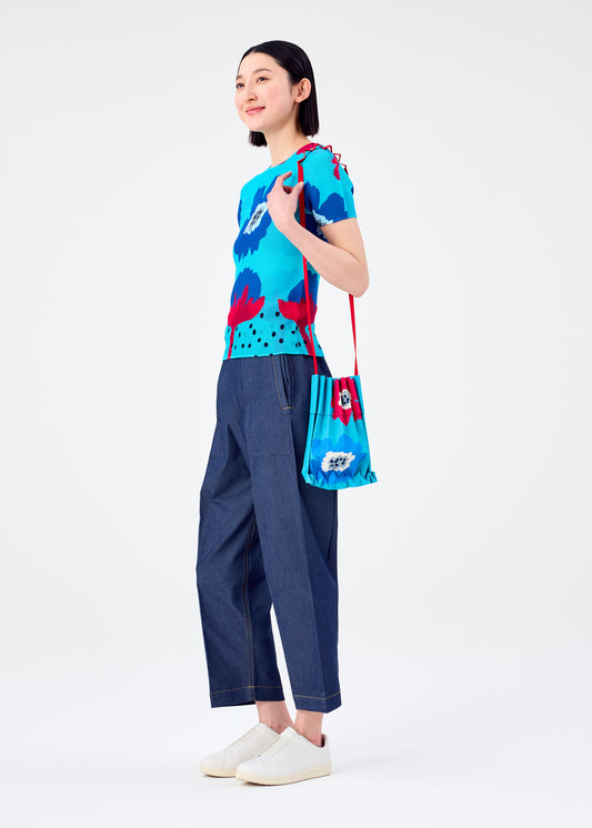 GROW TRUNK PLEATS BAG、バッグ&財布_ショルダーバッグ、着用画像1