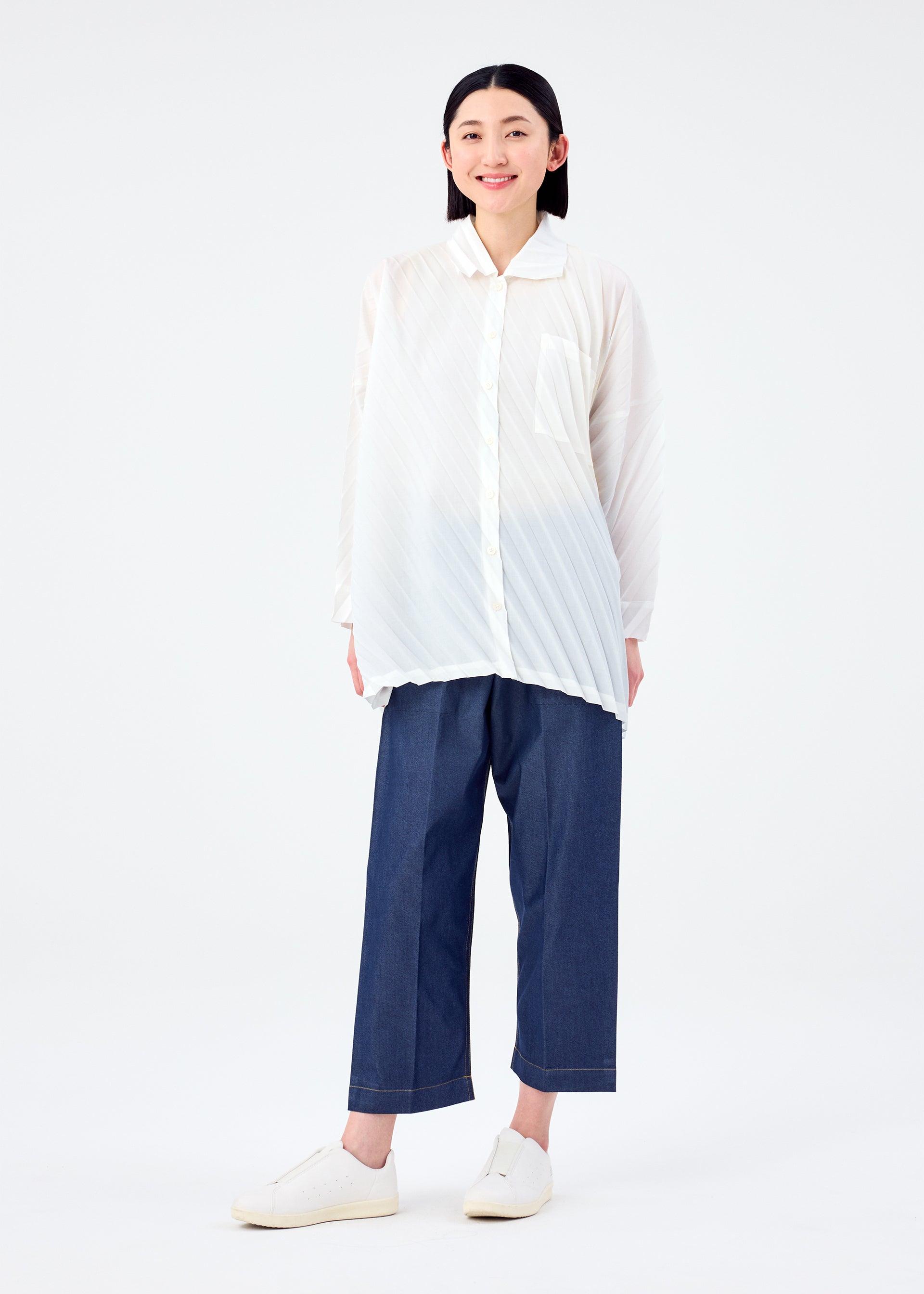 ANGLE PLEATS SHIRT、ウィメンズ_トップス_トップ、着用画像3
