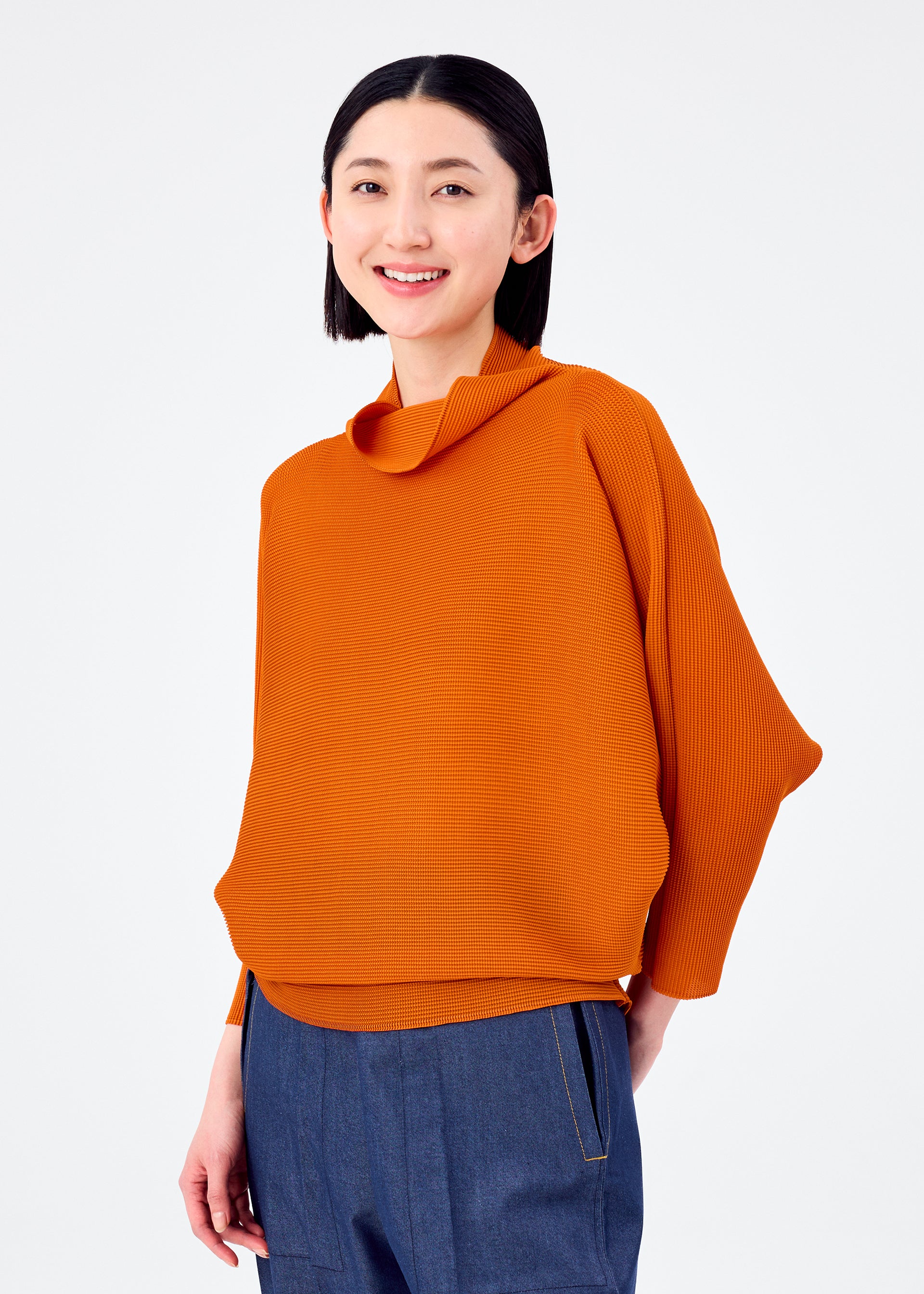 DOLMAN STRETCH PLEATS 3、ウィメンズ_トップス_トップ、着用画像1