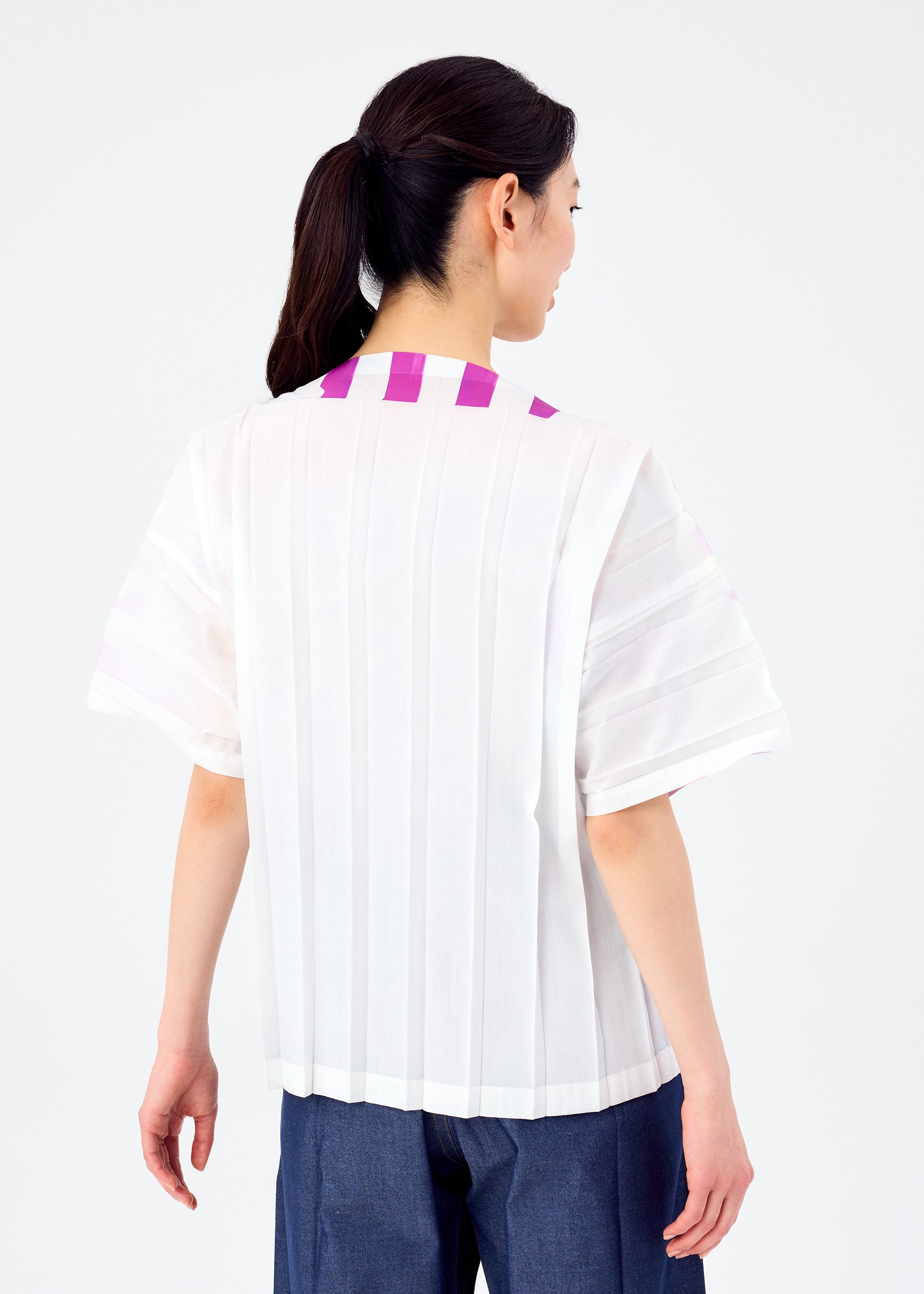 BOTTLE PLEATS SHIRT、ウィメンズ_トップス_トップ、着用画像2