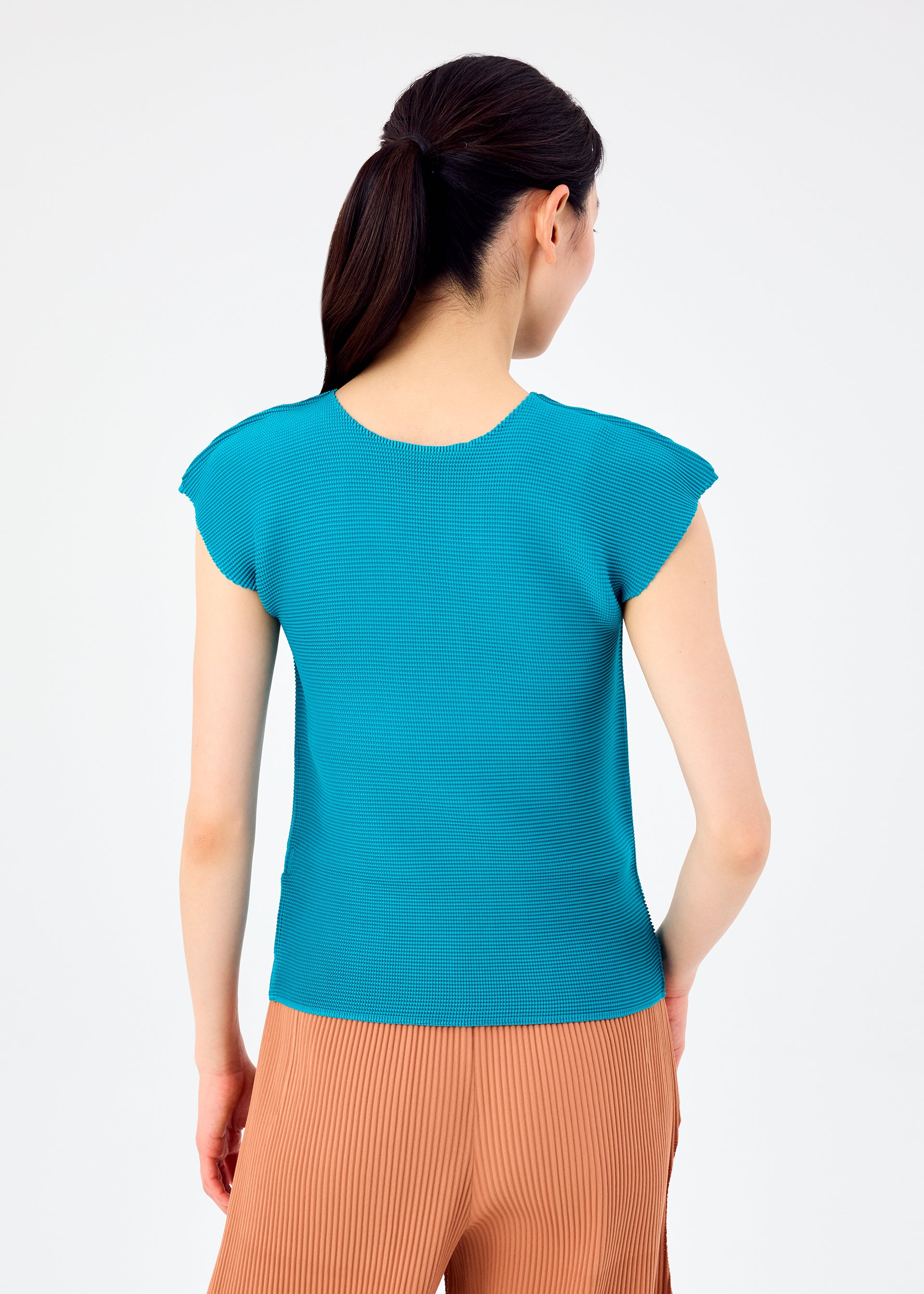 STRETCH PLEATS 3、ウィメンズ_トップス_トップ、着用画像2