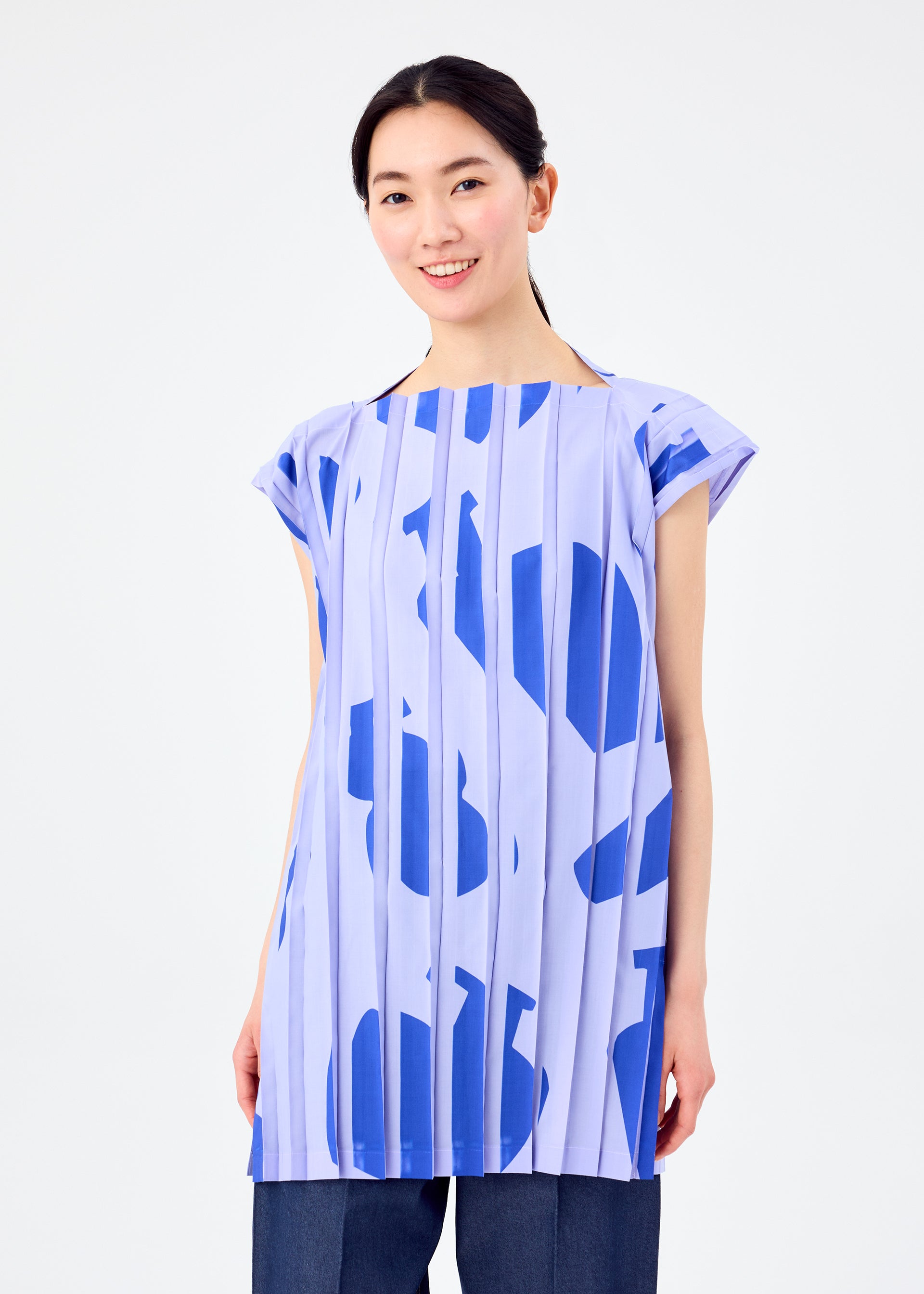BOTTLE PLEATS SHIRT、ウィメンズ_トップス_チュニック、着用画像1
