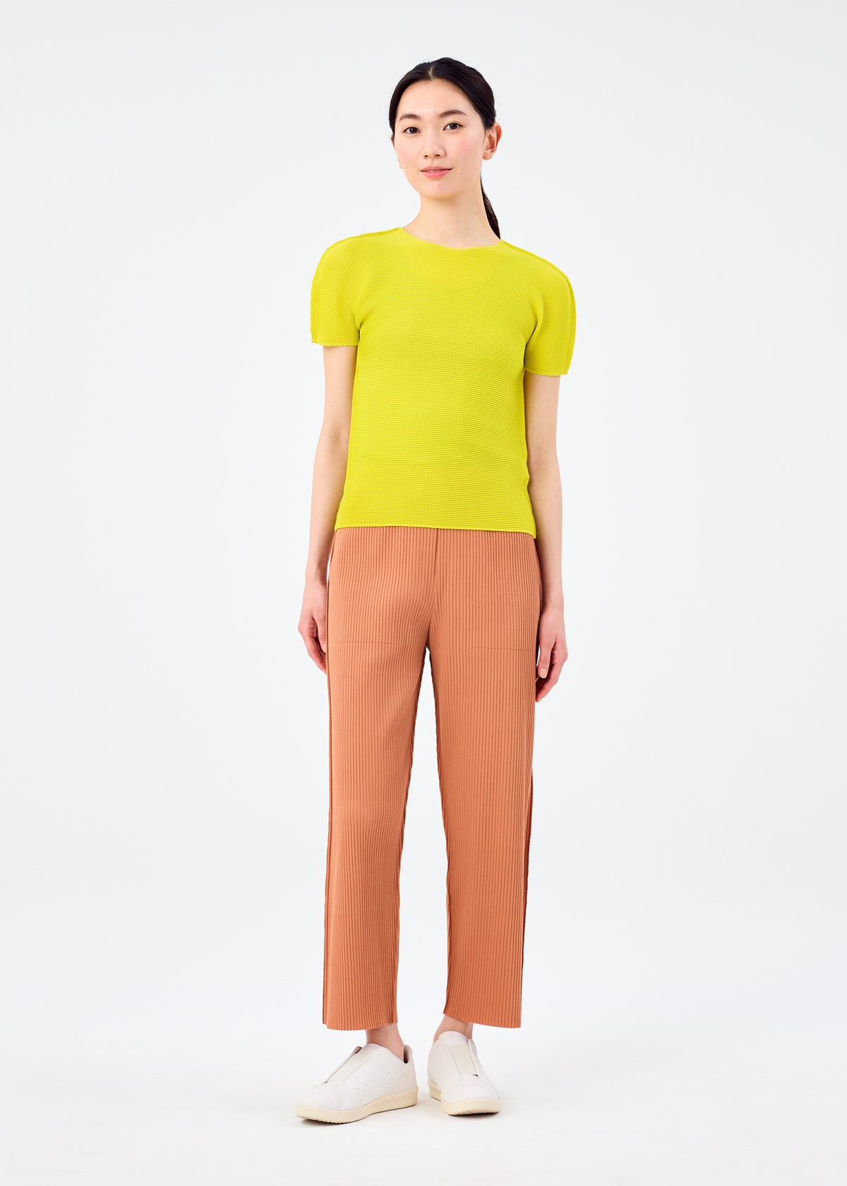 FINE KNIT PLEATS BOTTOM 1、ウィメンズ_パンツ、着用画像1