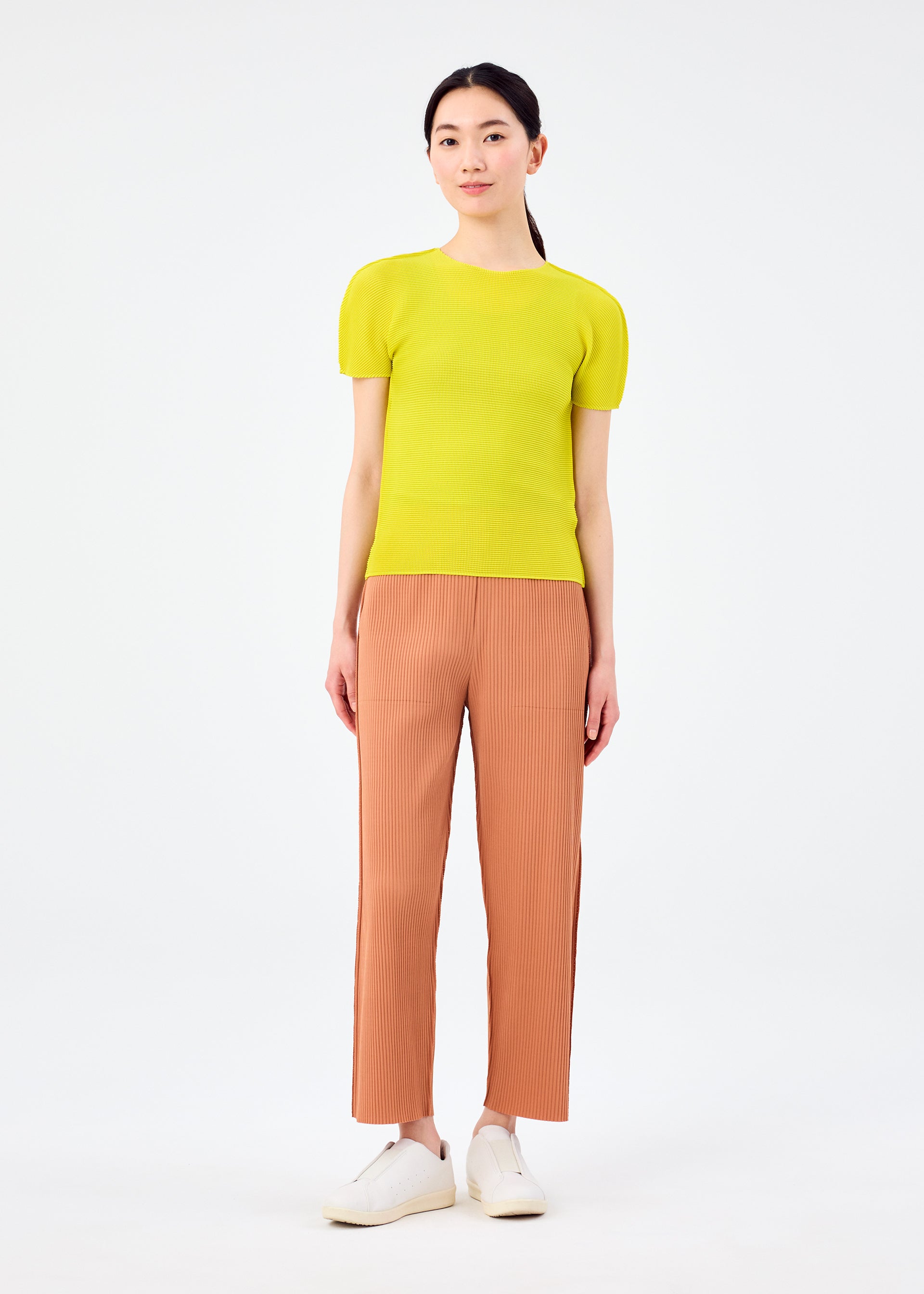 FINE KNIT PLEATS BOTTOM 1、ウィメンズ_パンツ、着用画像1
