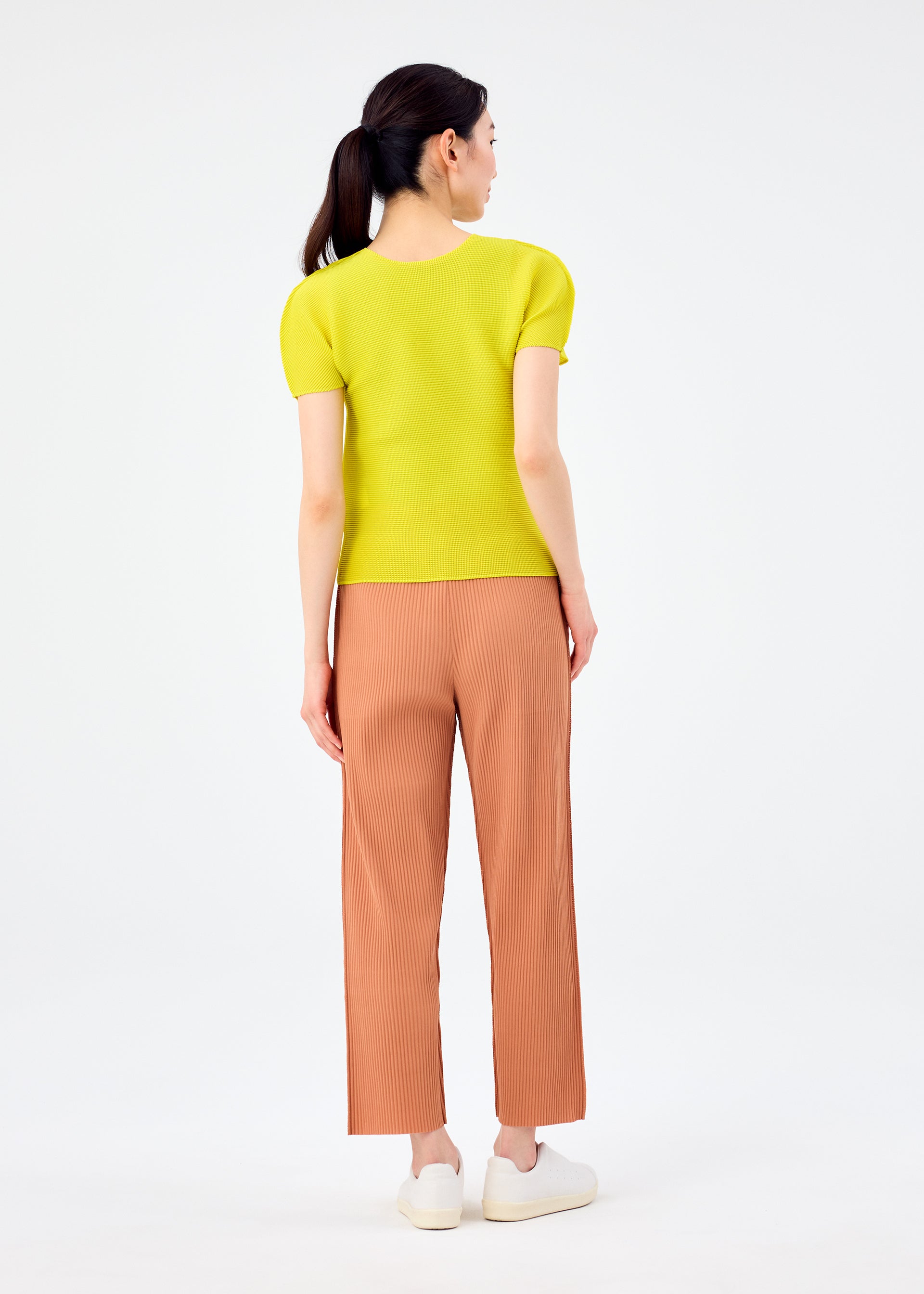 FINE KNIT PLEATS BOTTOM 1、ウィメンズ_パンツ、着用画像2