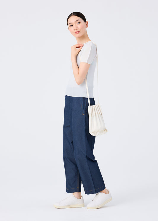 TRUNK PLEATS BAG 12、バッグ&財布_ショルダーバッグ、着用画像1