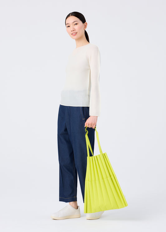 RIPPLE PLEATS BAG、バッグ&財布_トートバッグ、着用画像1