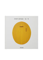 『ISSEY MIYAKE 三宅一生』増補改訂版(TASCHEN)