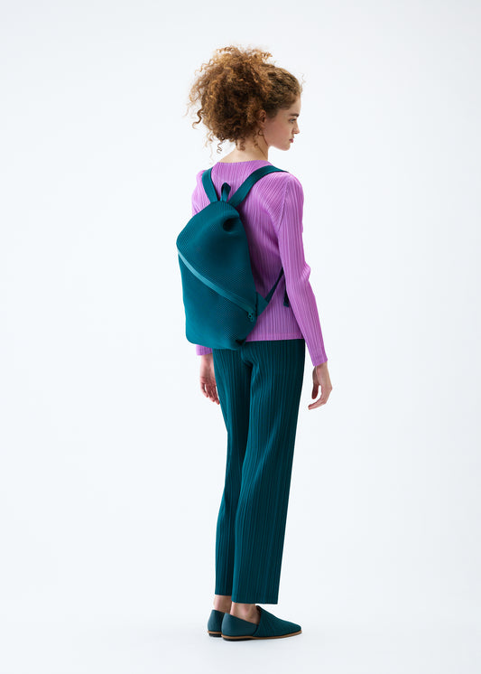BIAS PLEATS BACKPACK、バッグ&財布_バックパック、着用画像1