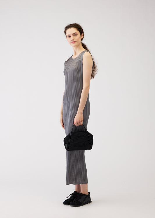 BIAS PLEATS BAG、バッグ&財布_ハンドバッグ、着用画像1