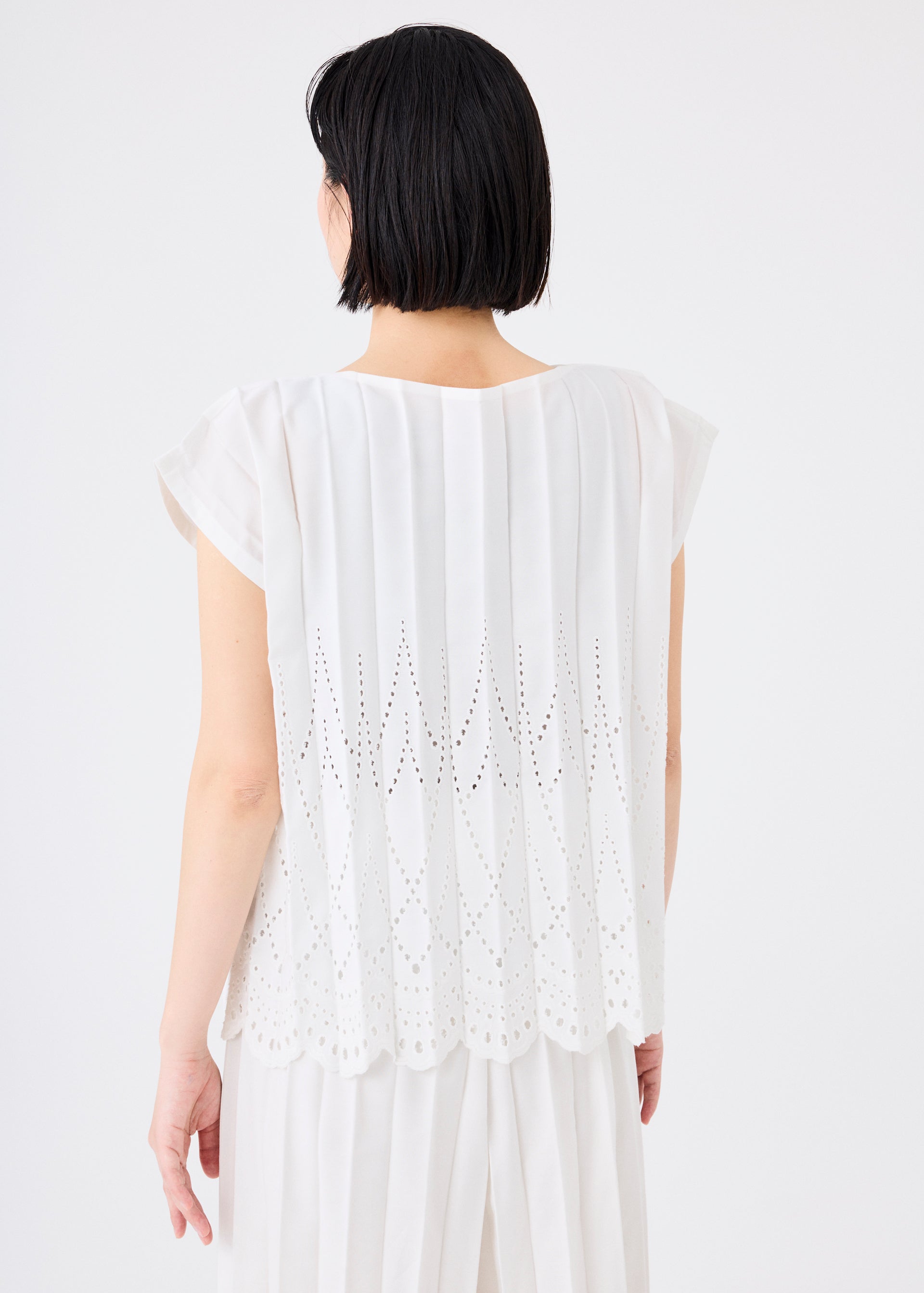 LACE PLEATS、ウィメンズ_トップス_トップ、着用画像2