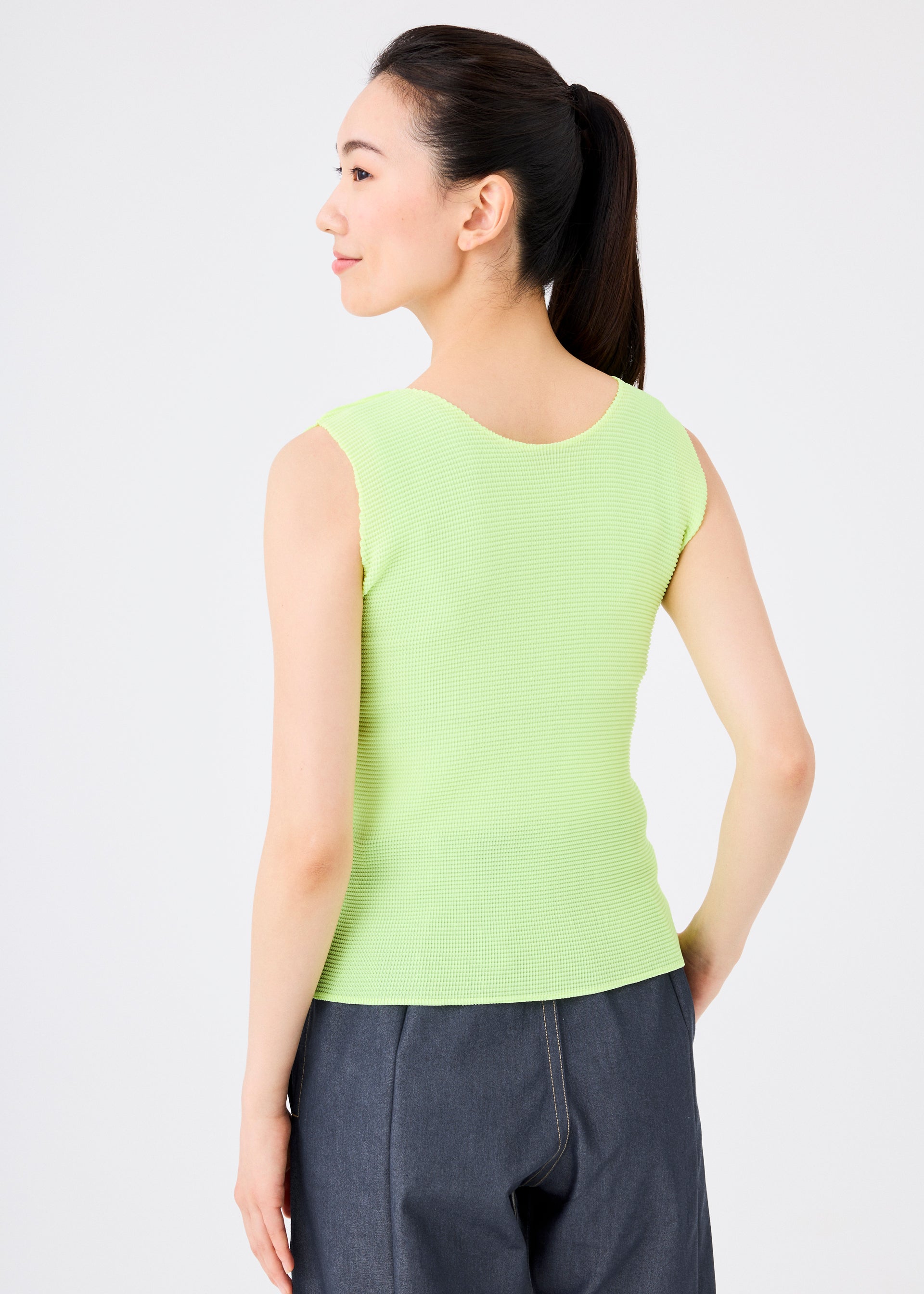 STRETCH PLEATS 1、ウィメンズ_トップス_トップ、着用画像2