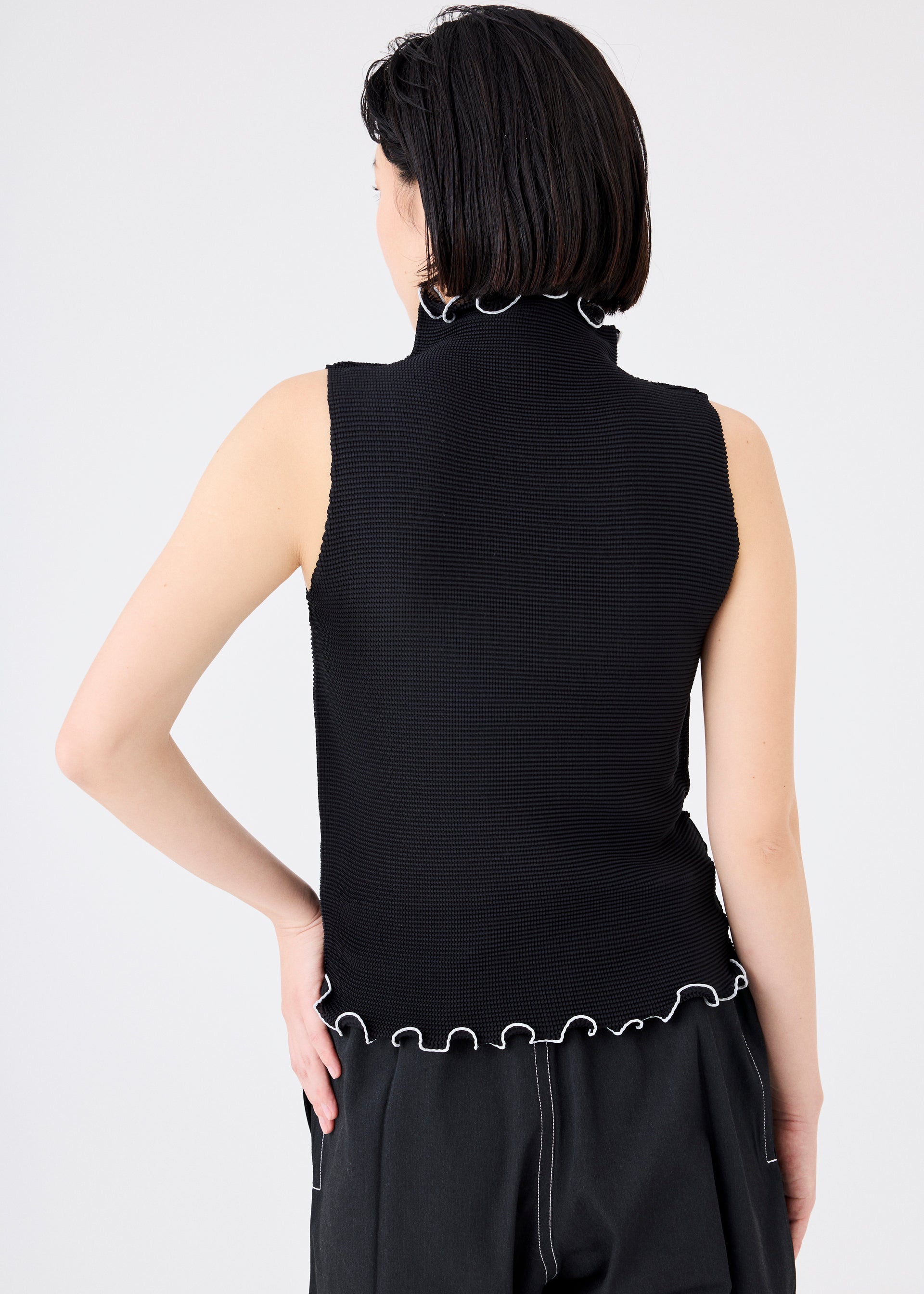 MELLOW STRETCH PLEATS、ウィメンズ_トップス_トップ、着用画像2