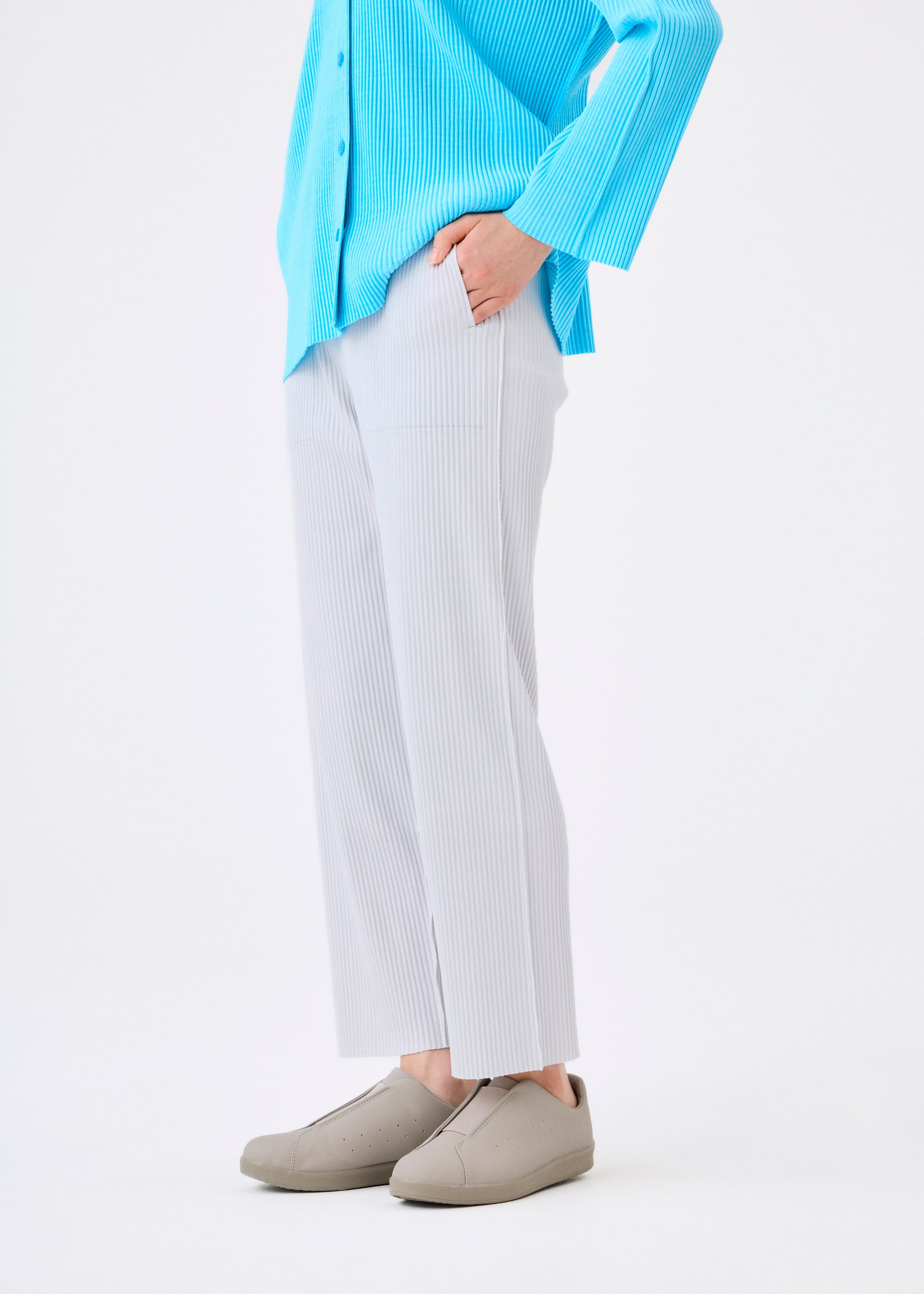 MIX FINE KNIT PLEATS BOTTOM、ウィメンズ_パンツ、着用画像3