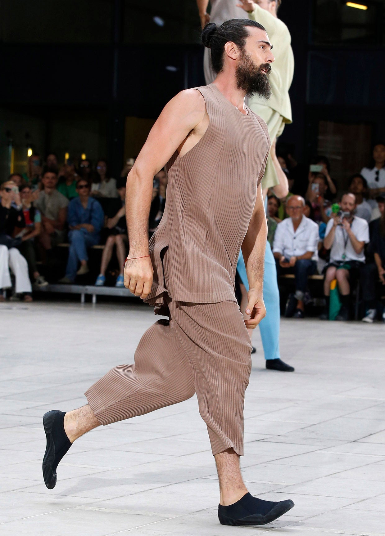 HOMME PLISSÉ ISSEY MIYAKE SPRING SUMMER 2023 コレクション14