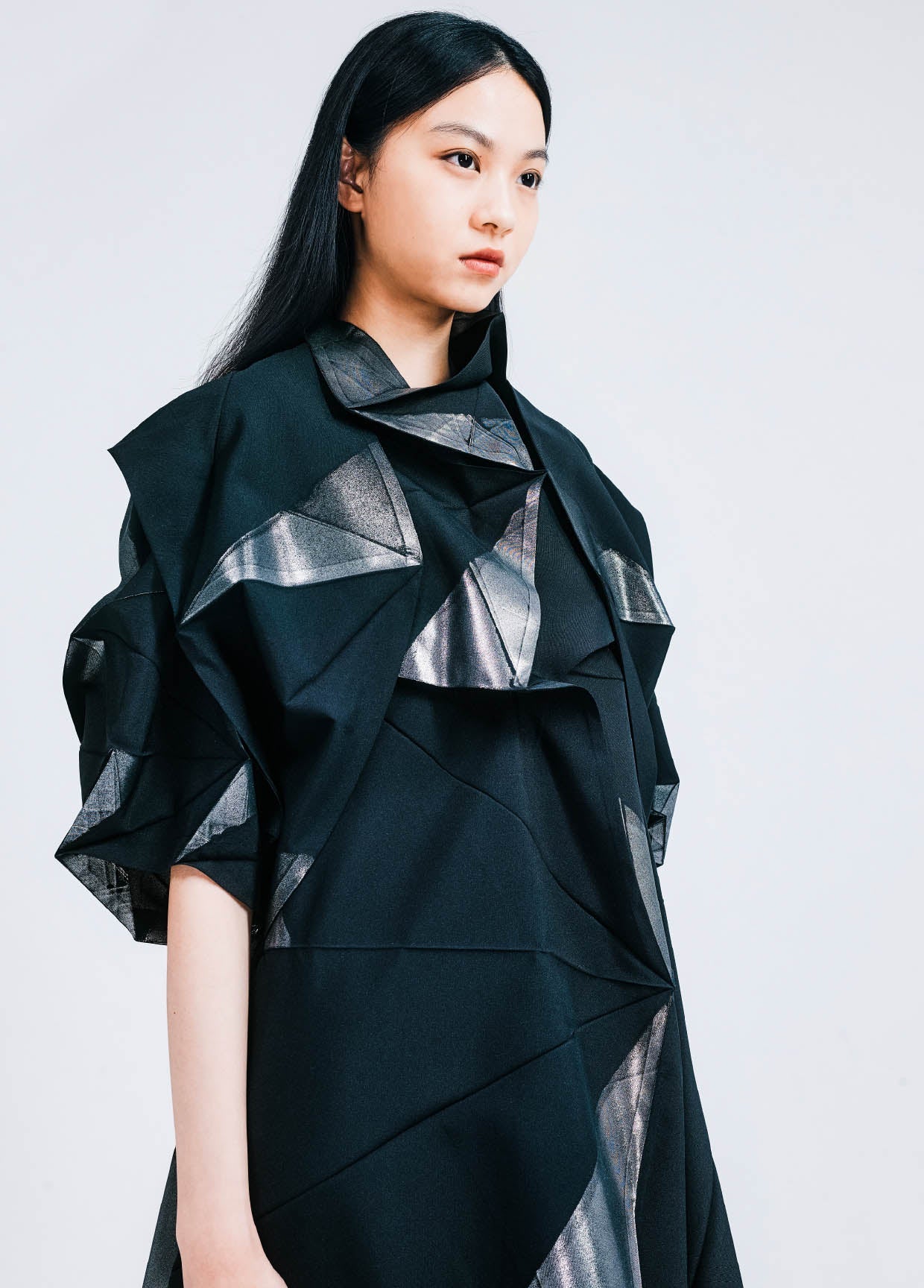 132 5. ISSEY MIYAKE LOOK 33