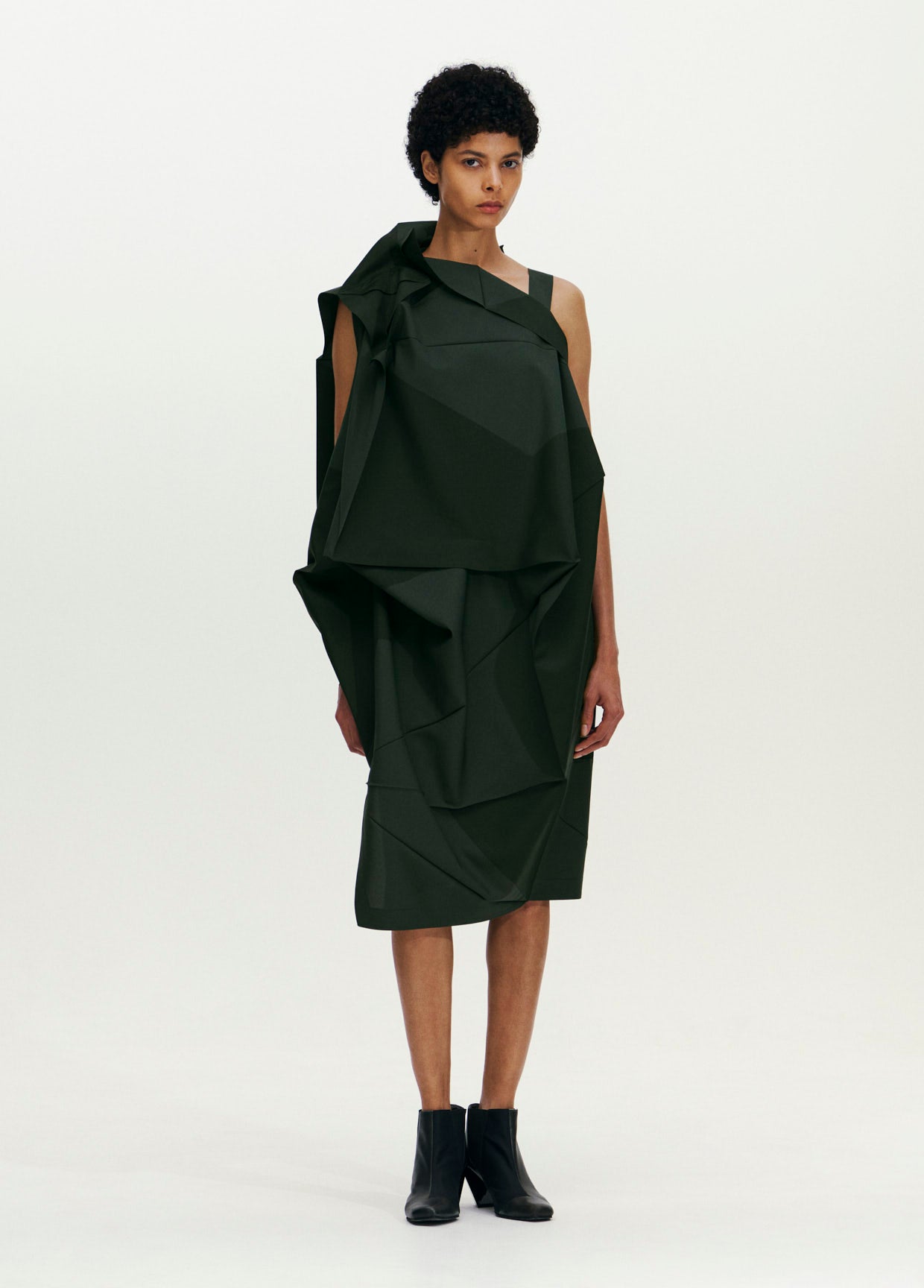 132 5. ISSEY MIYAKE LOOK 07