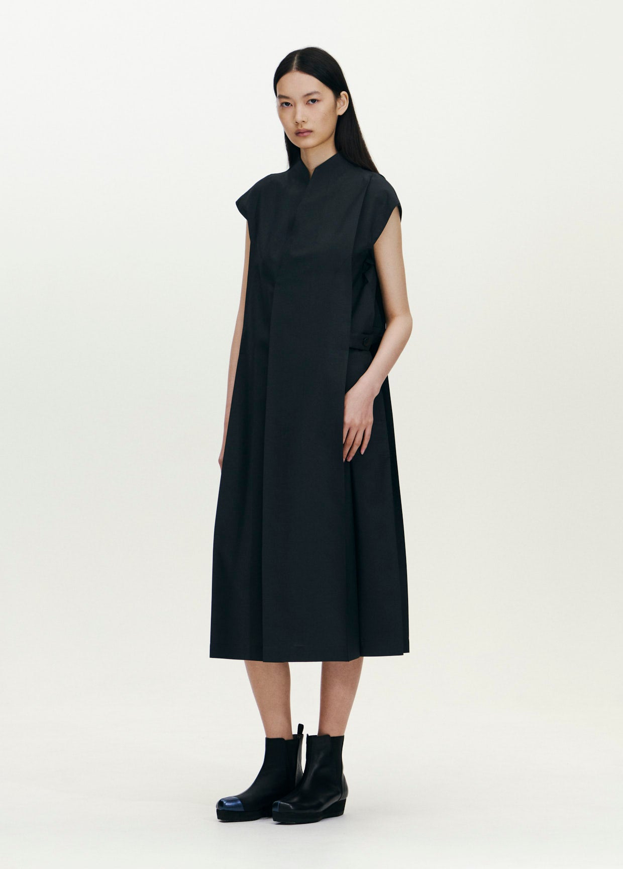 132 5. ISSEY MIYAKE LOOK 10