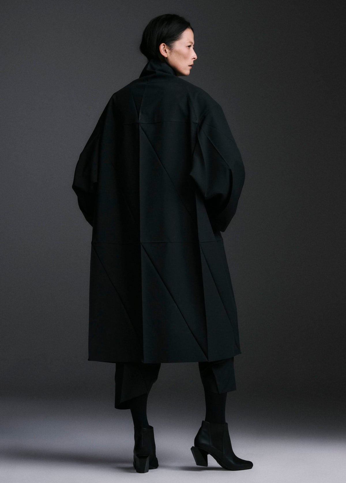132 5. ISSEY MIYAKE LOOK 13
