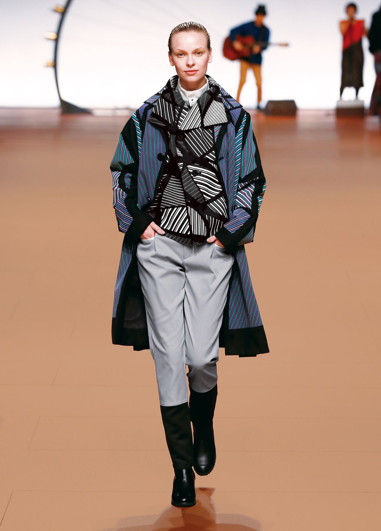 ISSEY MIYAKE AUTUMN WINTER 2014 コレクション 17