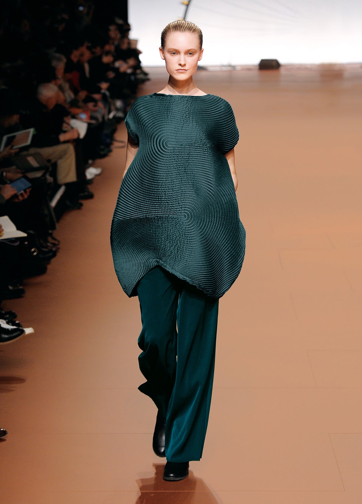 ISSEY MIYAKE AUTUMN WINTER 2014 コレクション 32