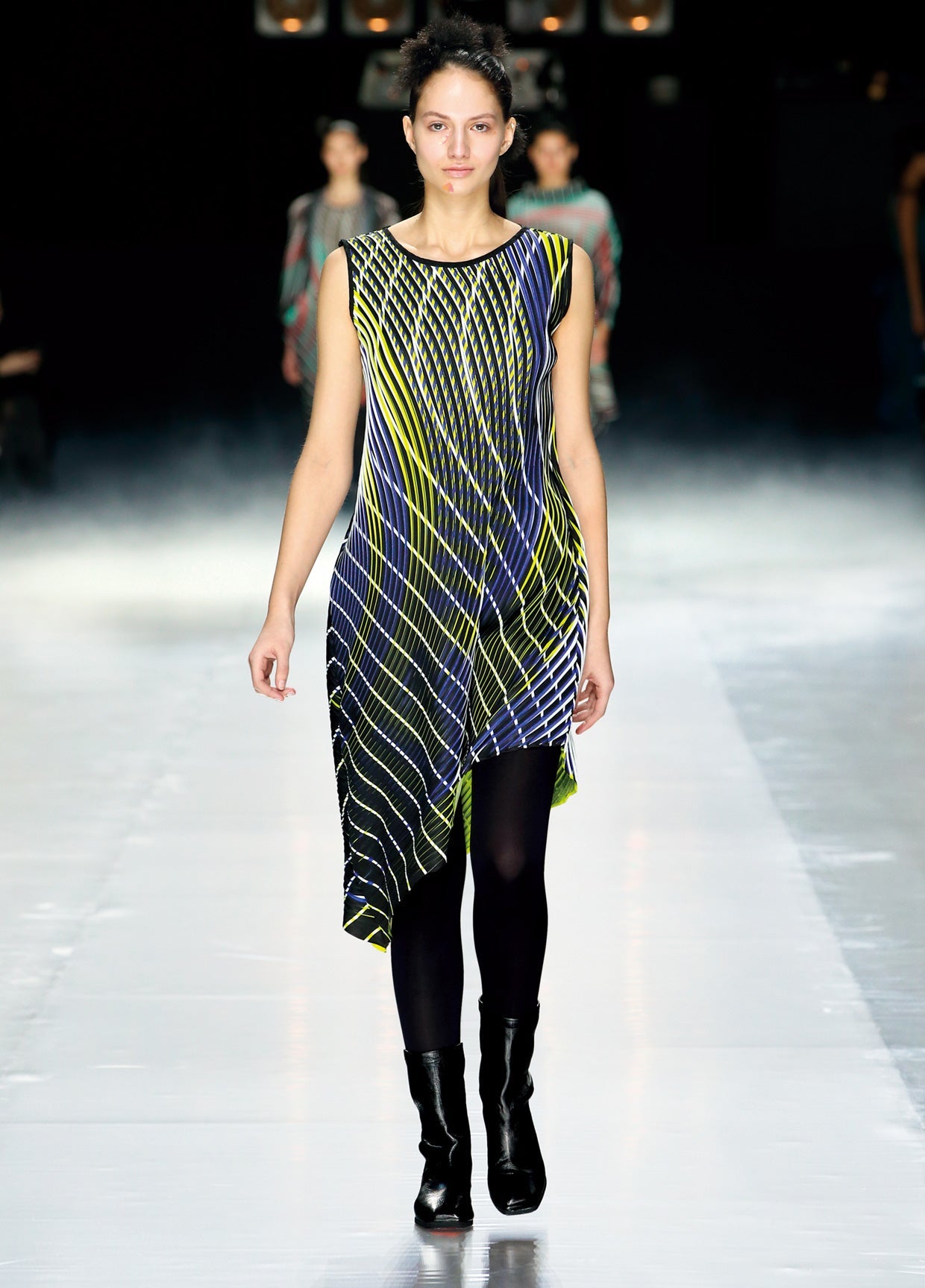 ISSEY MIYAKE AUTUMN WINTER 2016 コレクション12