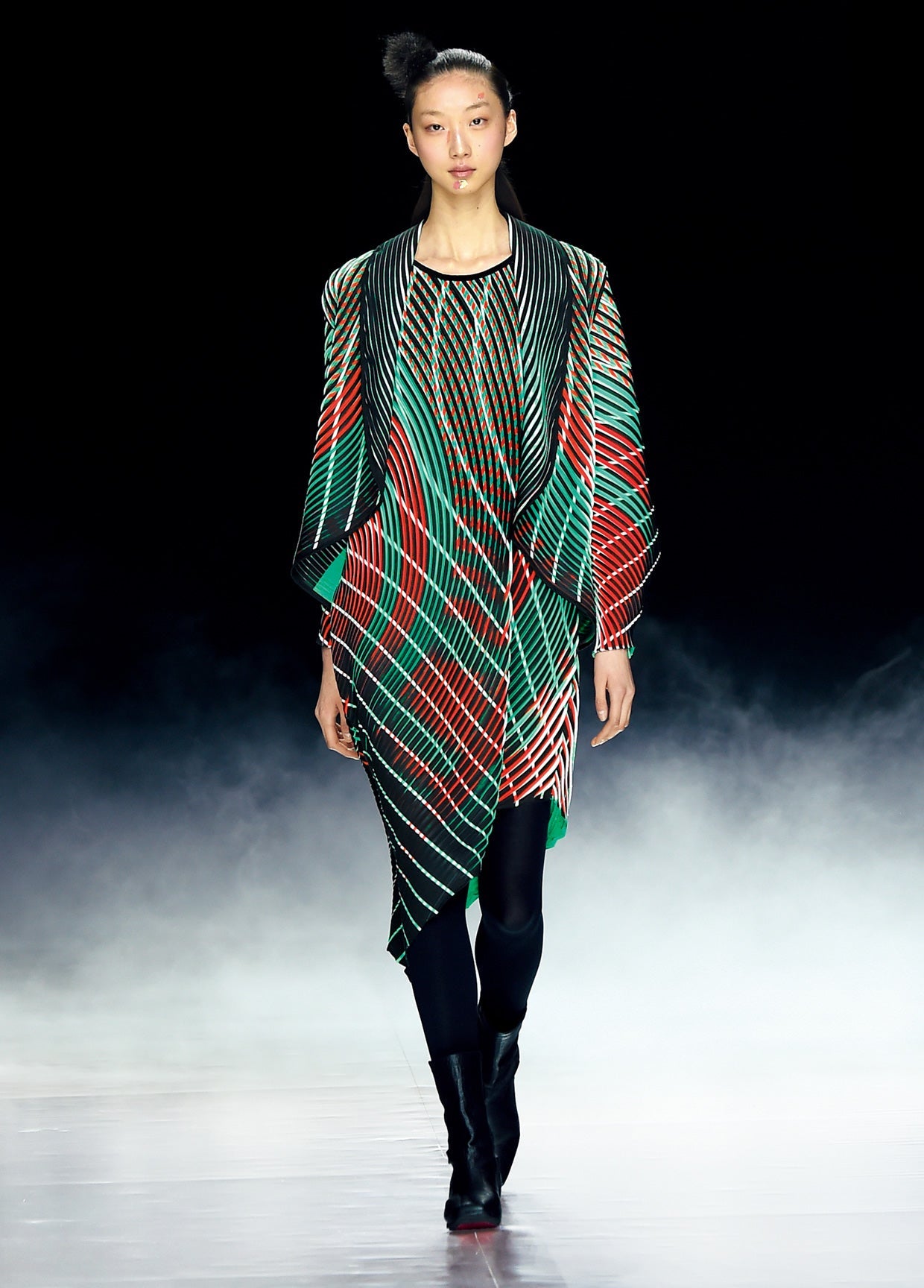 ISSEY MIYAKE AUTUMN WINTER 2016 コレクション14