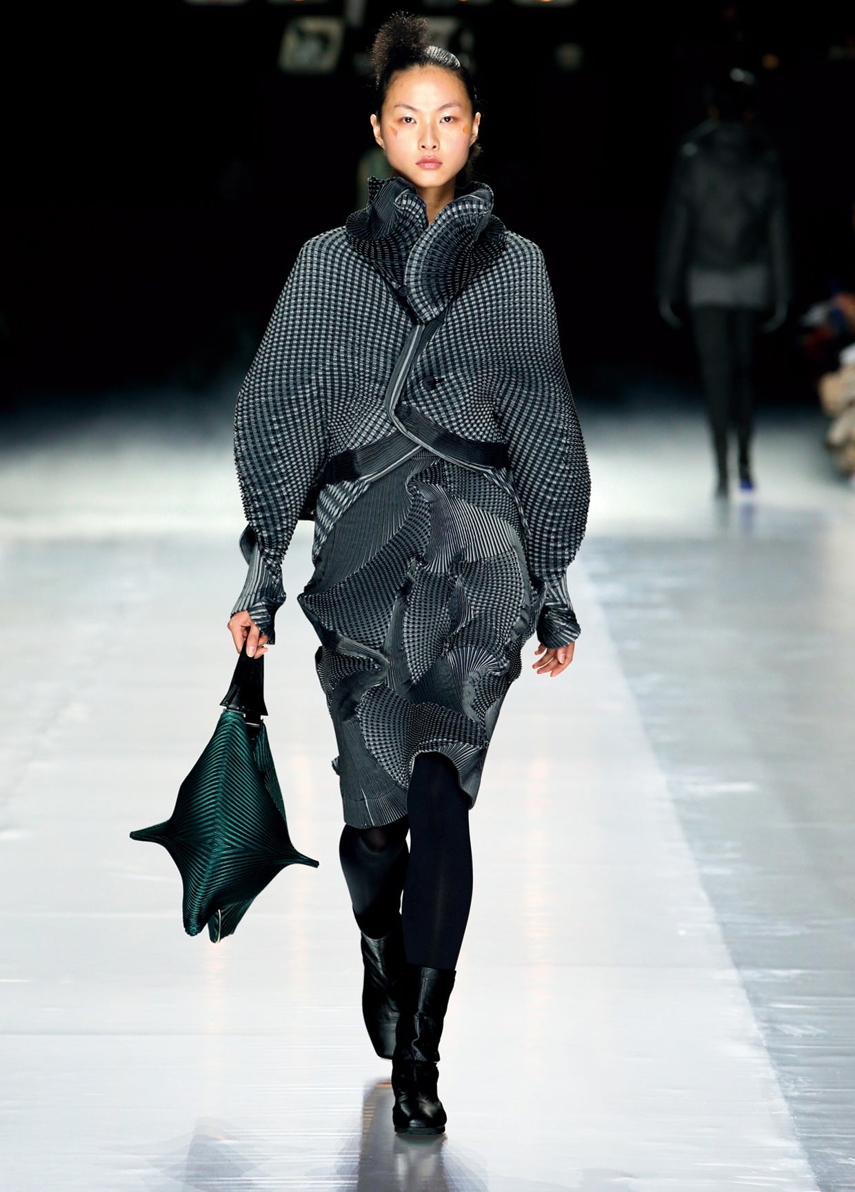 ISSEY MIYAKE AUTUMN WINTER 2016 コレクション23