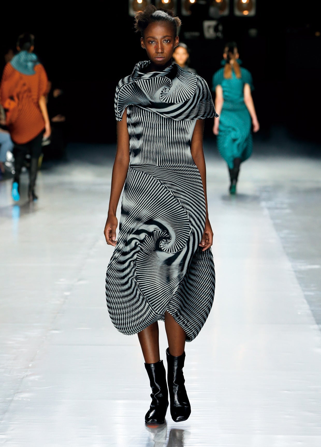 ISSEY MIYAKE AUTUMN WINTER 2016 コレクション35