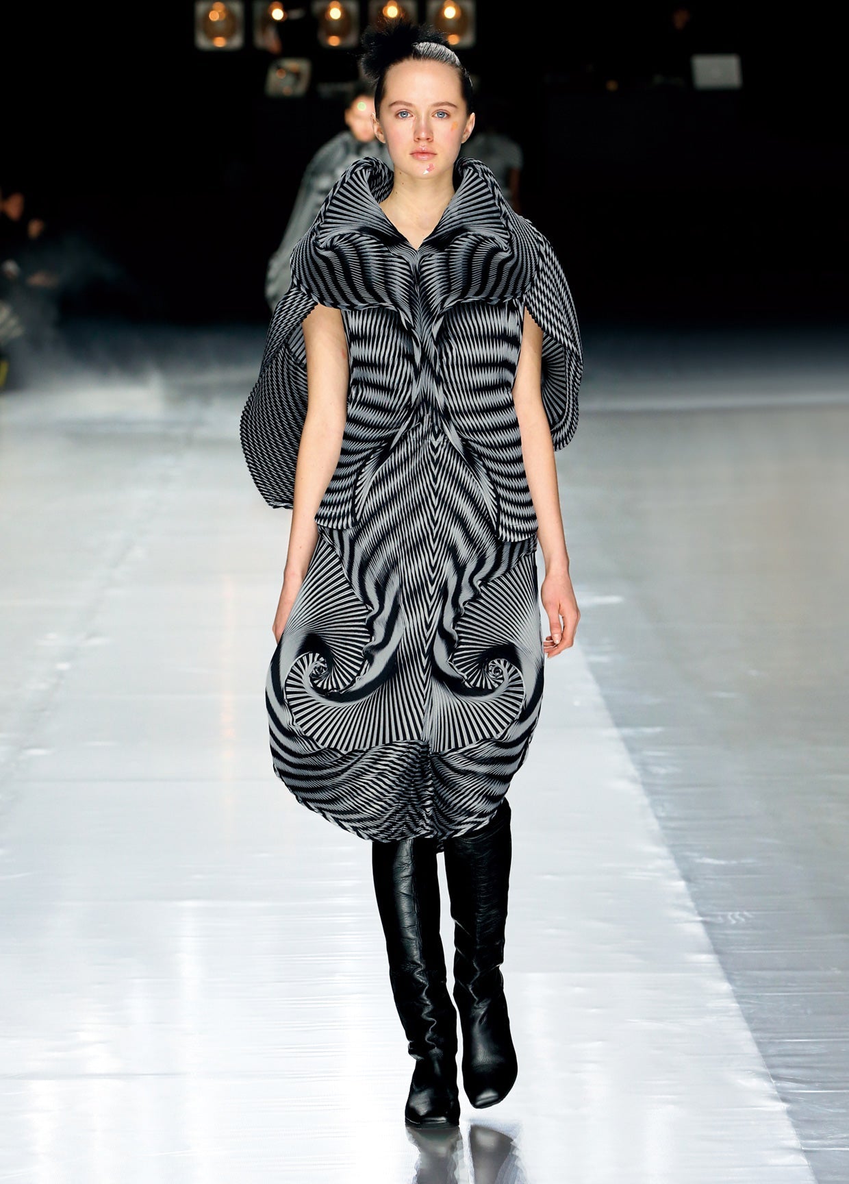 ISSEY MIYAKE AUTUMN WINTER 2016 コレクション37