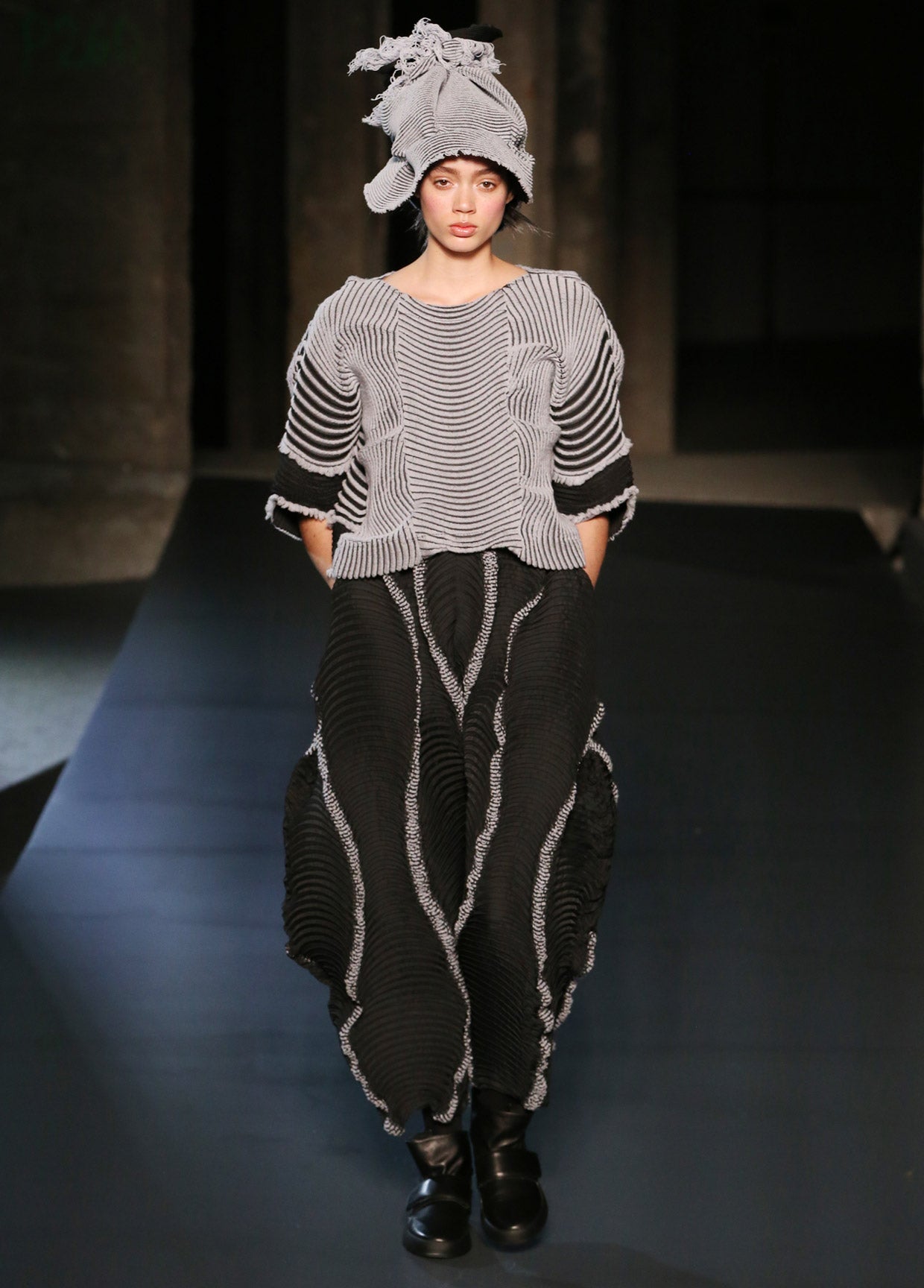 ISSEY MIYAKE AUTUMN WINTER 2018 コレクション14
