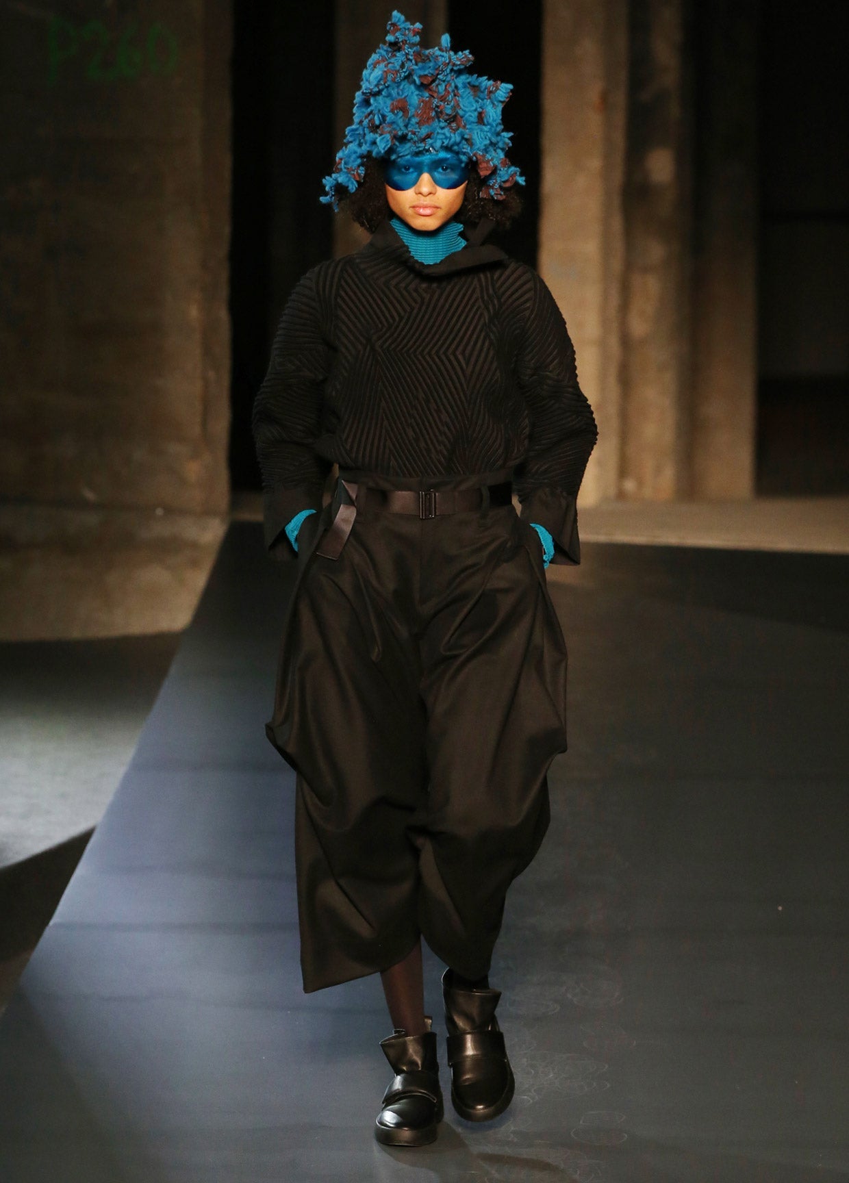 ISSEY MIYAKE AUTUMN WINTER 2018 コレクション25