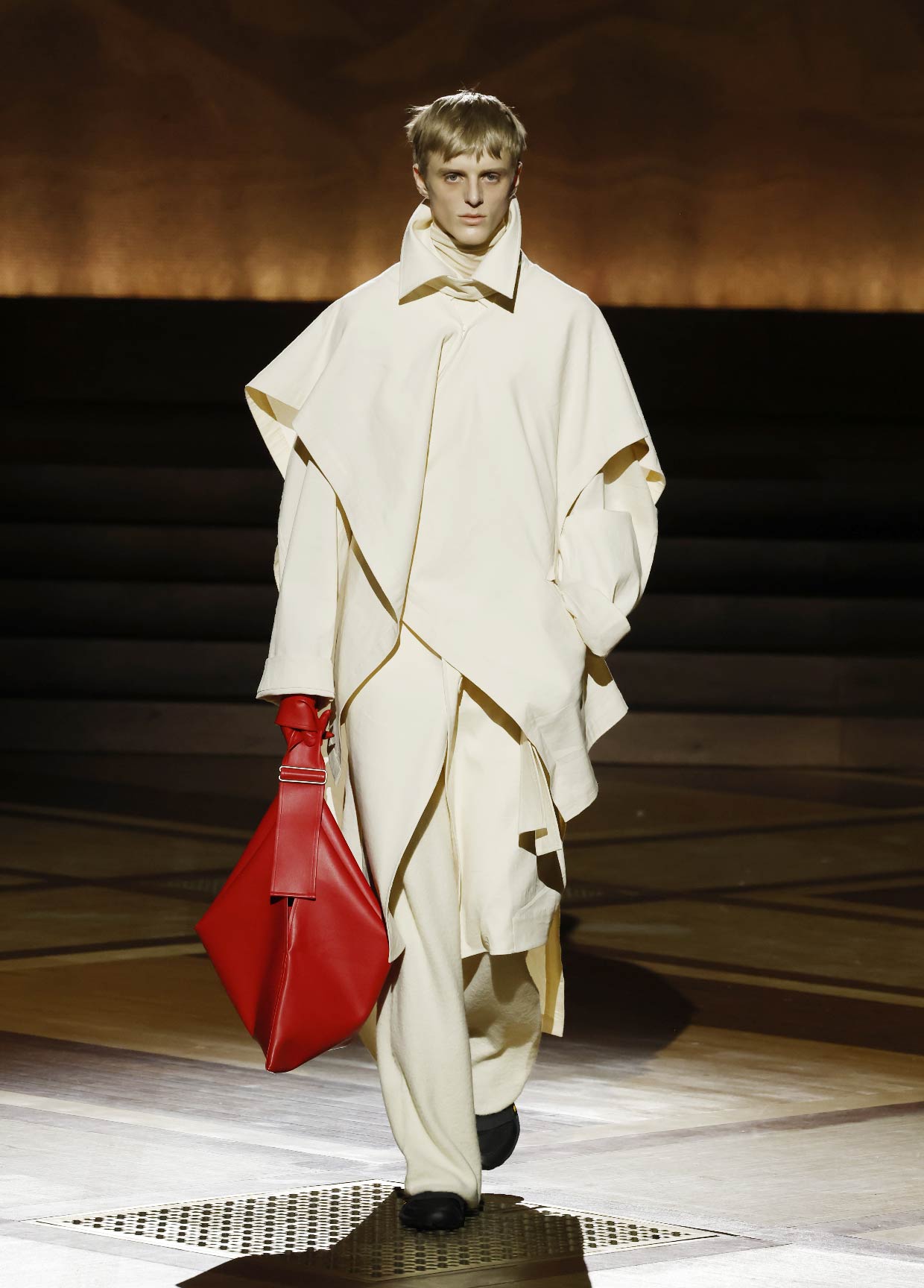 ISSEY MIYAKE AUTUMN WINTER 2024/25 コレクション 16