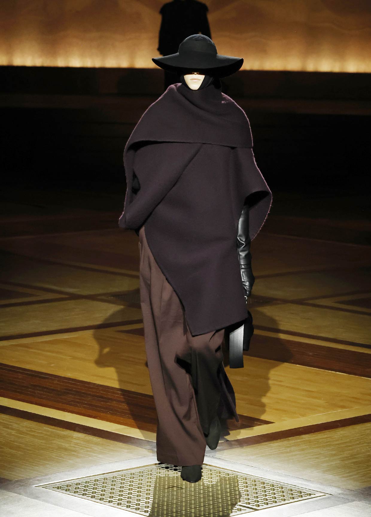 ISSEY MIYAKE AUTUMN WINTER 2024/25 コレクション 19